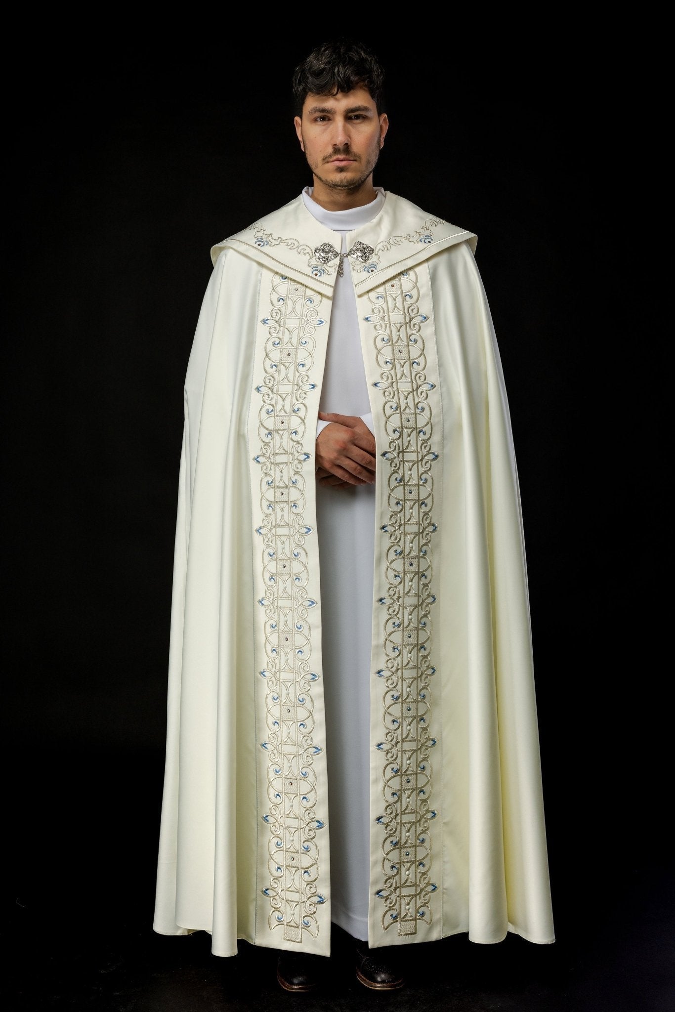 Capa de asperges litúrgica bordada com símbolo mariano