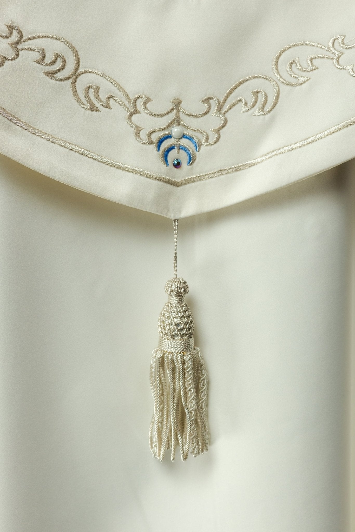 Capa de asperges litúrgica bordada com símbolo mariano