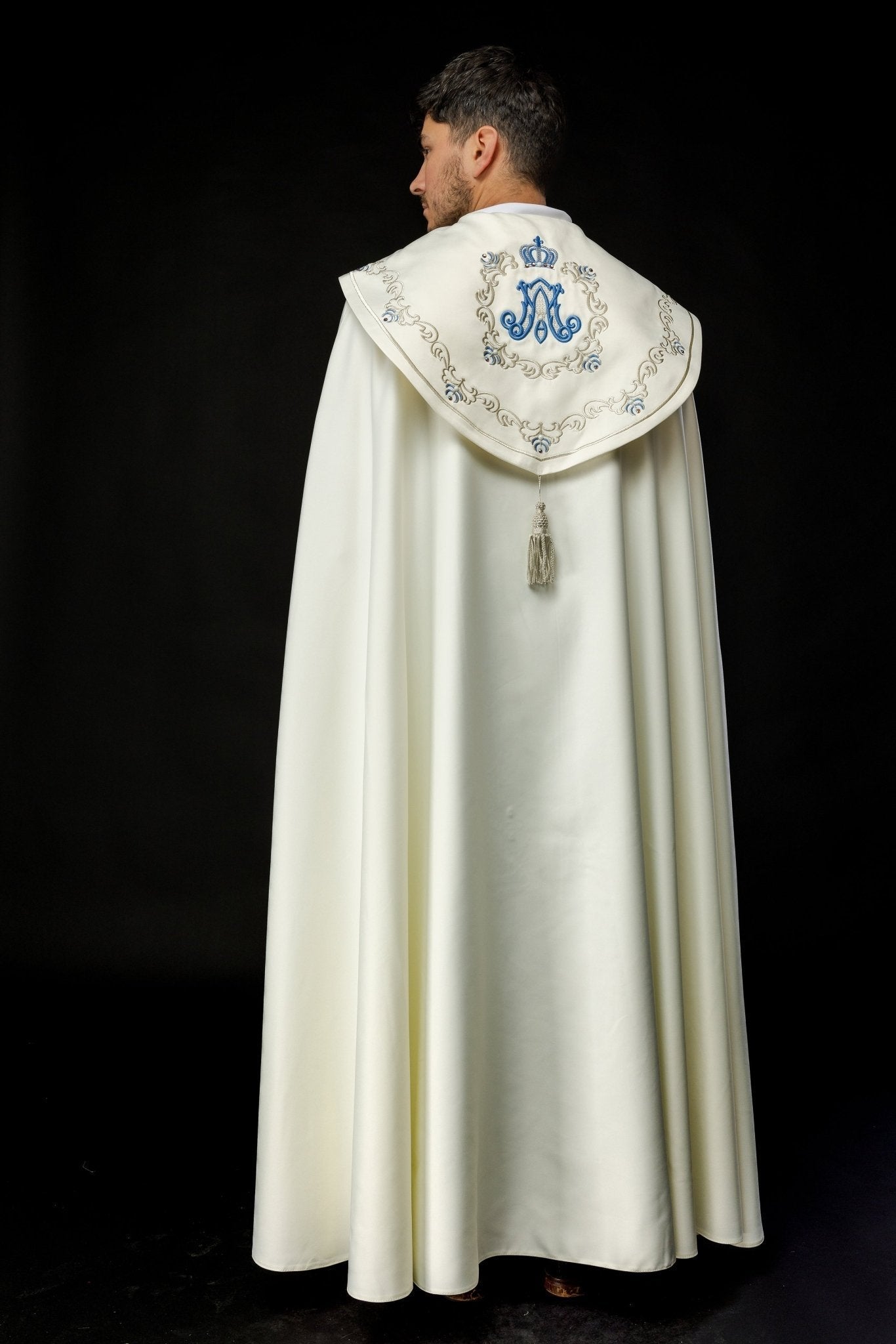 Capa de asperges litúrgica bordada com símbolo mariano