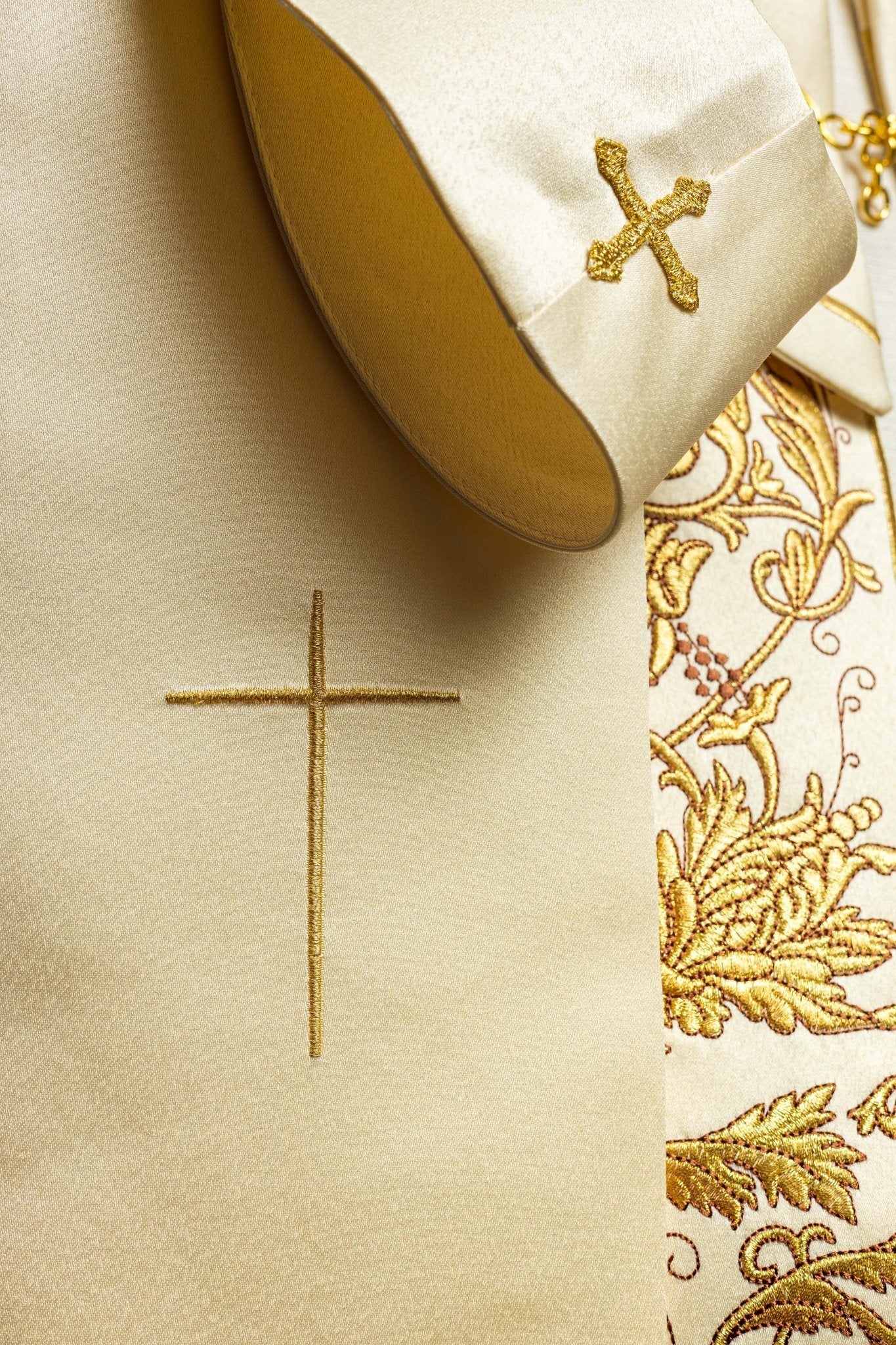 Capa de asperges litúrgica bordada Cálice creme