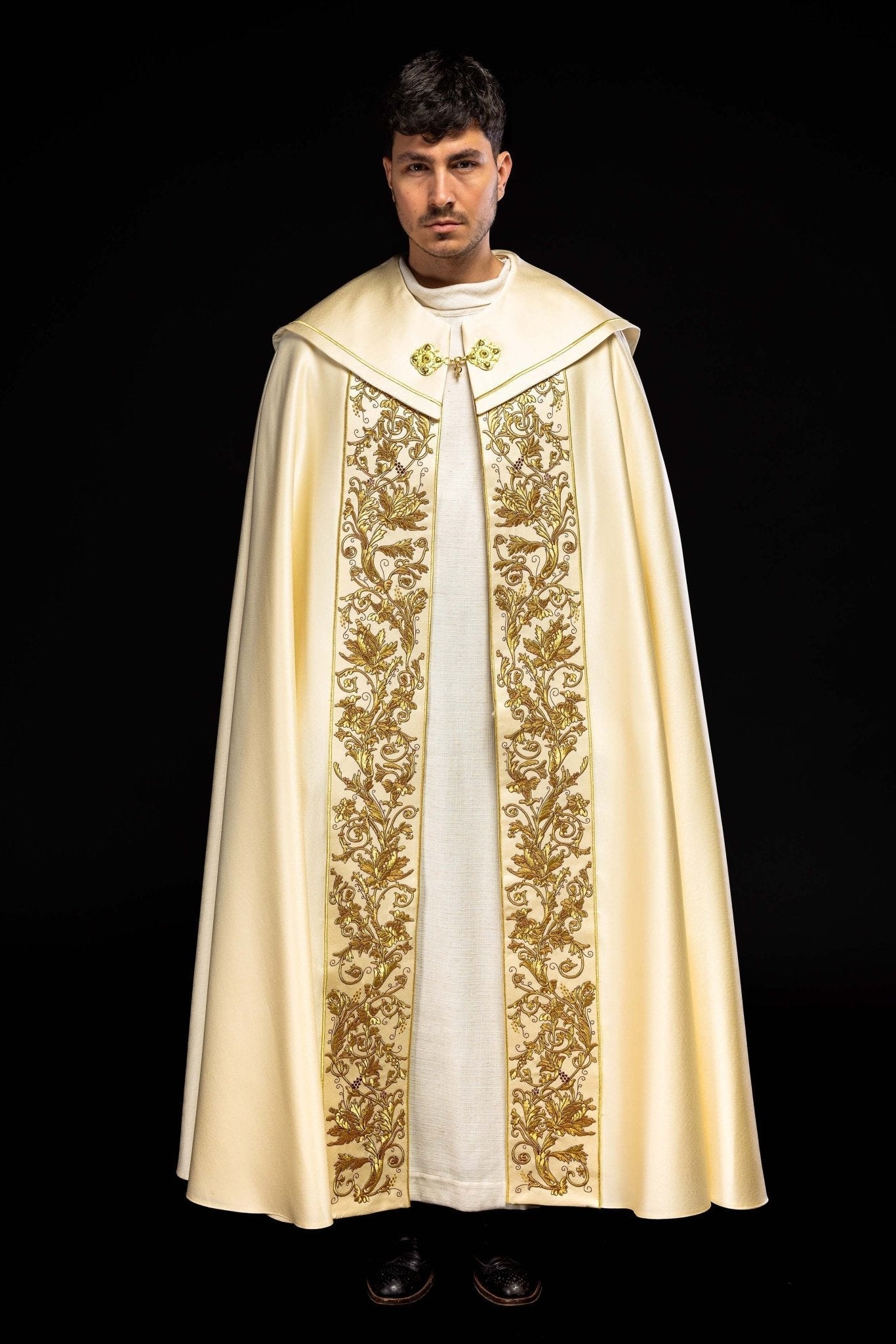 Capa de asperges litúrgica bordada Cálice creme