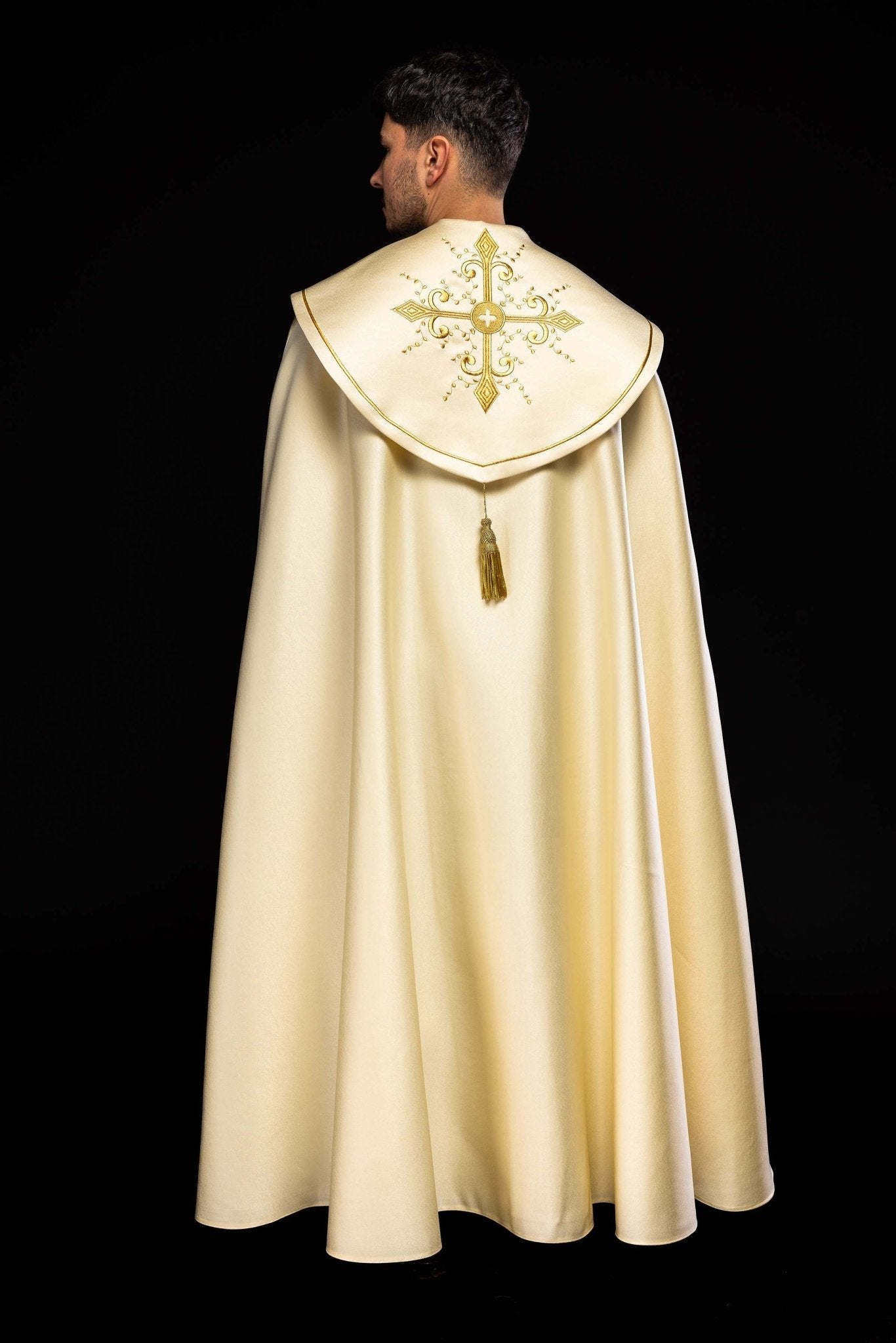 Capa de asperges litúrgica bordada creme