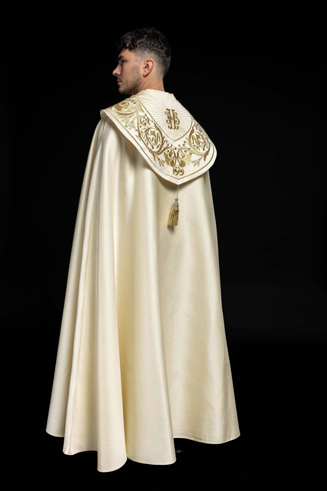 Capa de asperges litúrgica bordada IHS creme