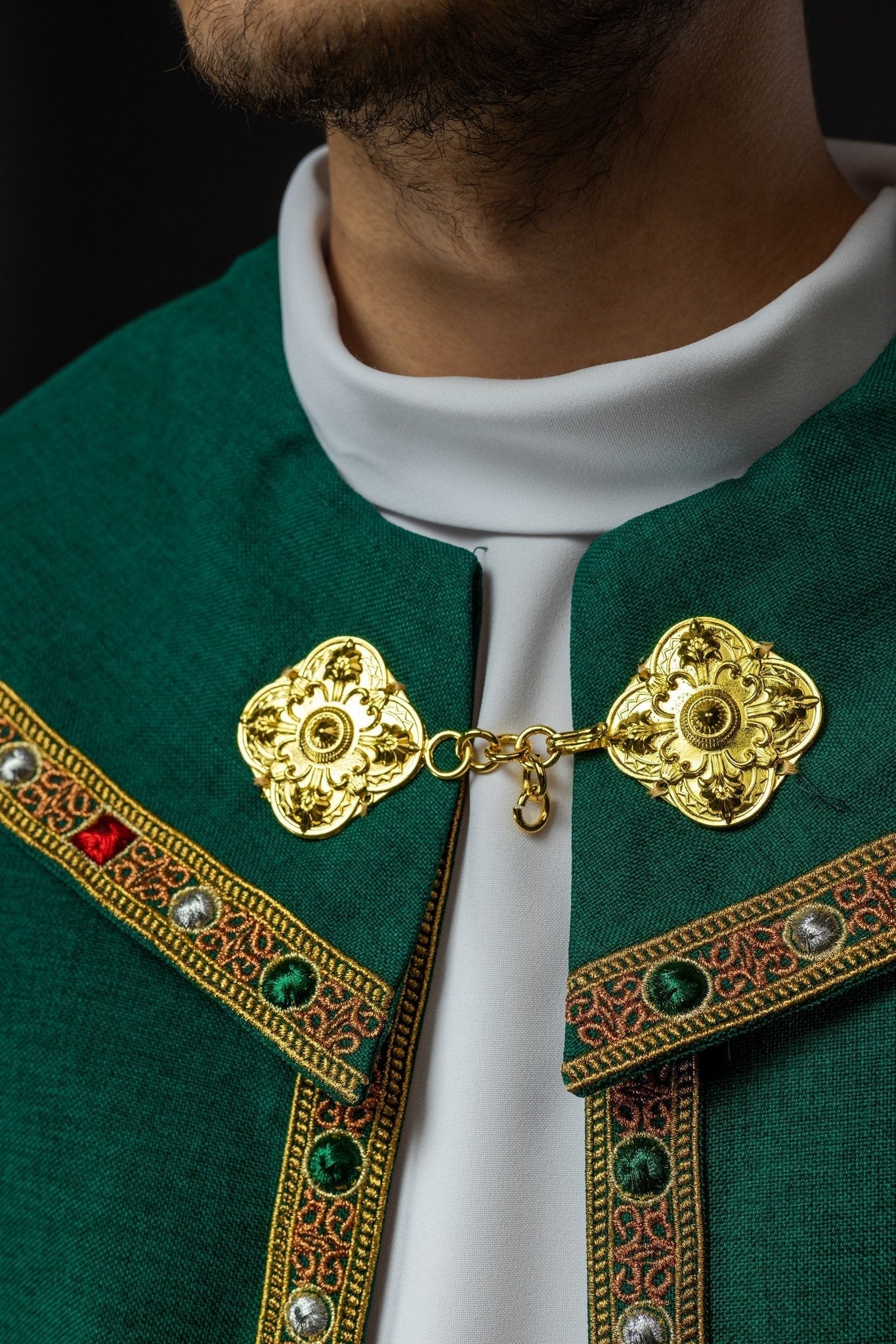 Capa de asperges verde com IHS dourado