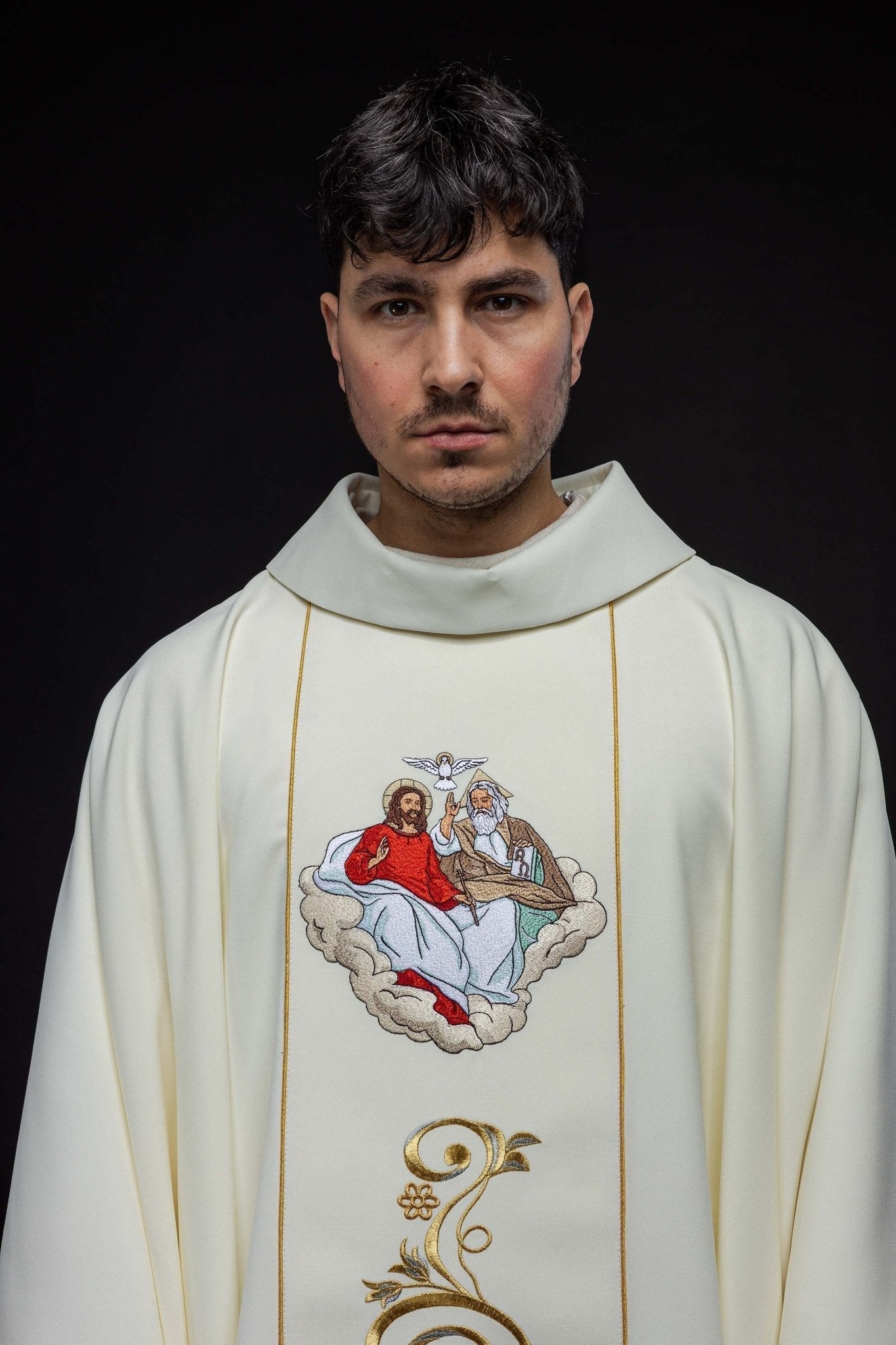 Casula bordada com imagem da Santíssima Trindade