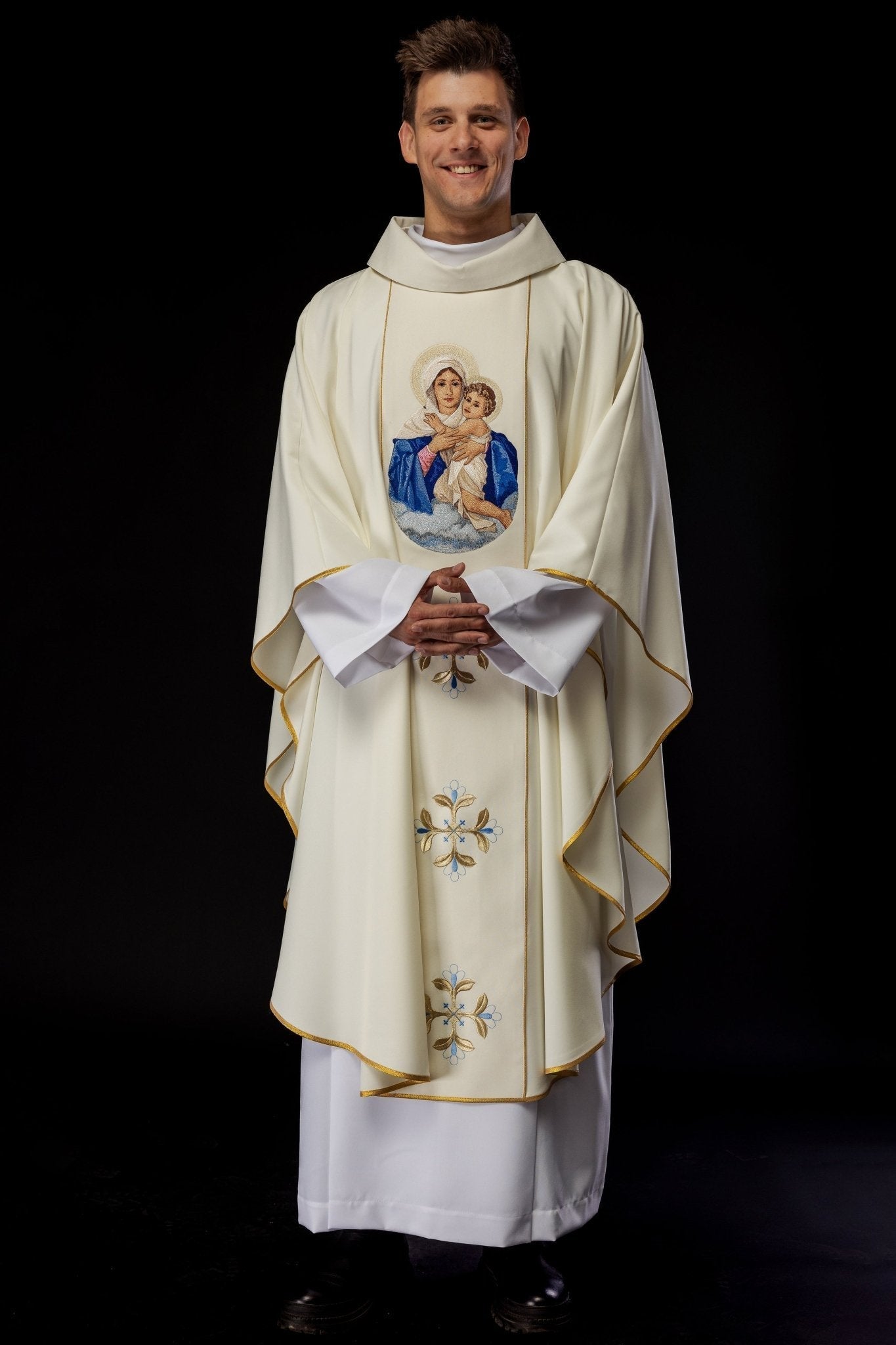 Casula bordada com imagem de Nossa Senhora com o Menino Jesus