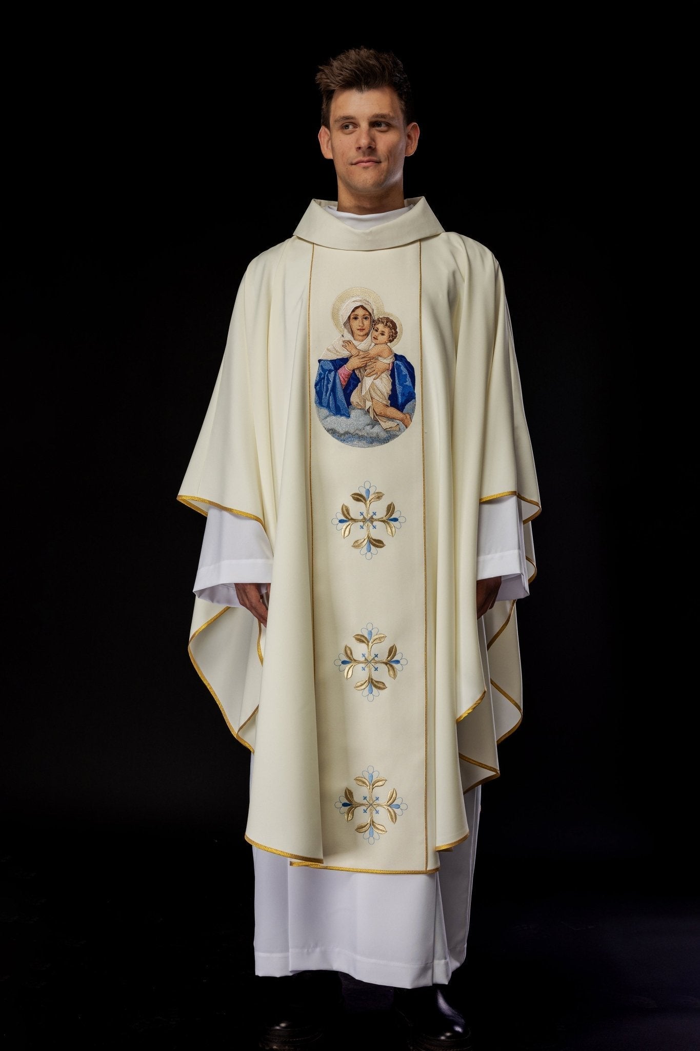 Casula bordada com imagem de Nossa Senhora com o Menino Jesus