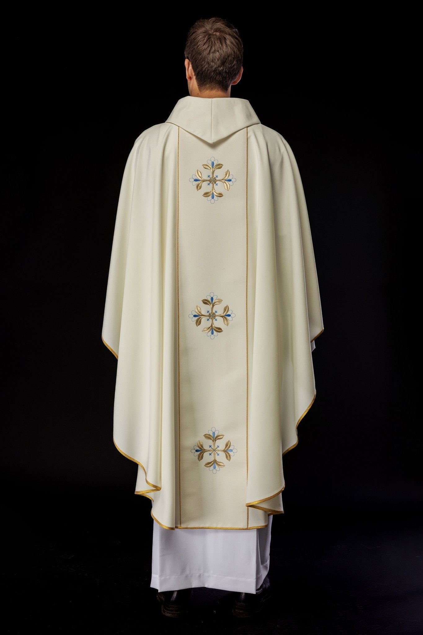 Casula bordada com imagem de Nossa Senhora com o Menino Jesus