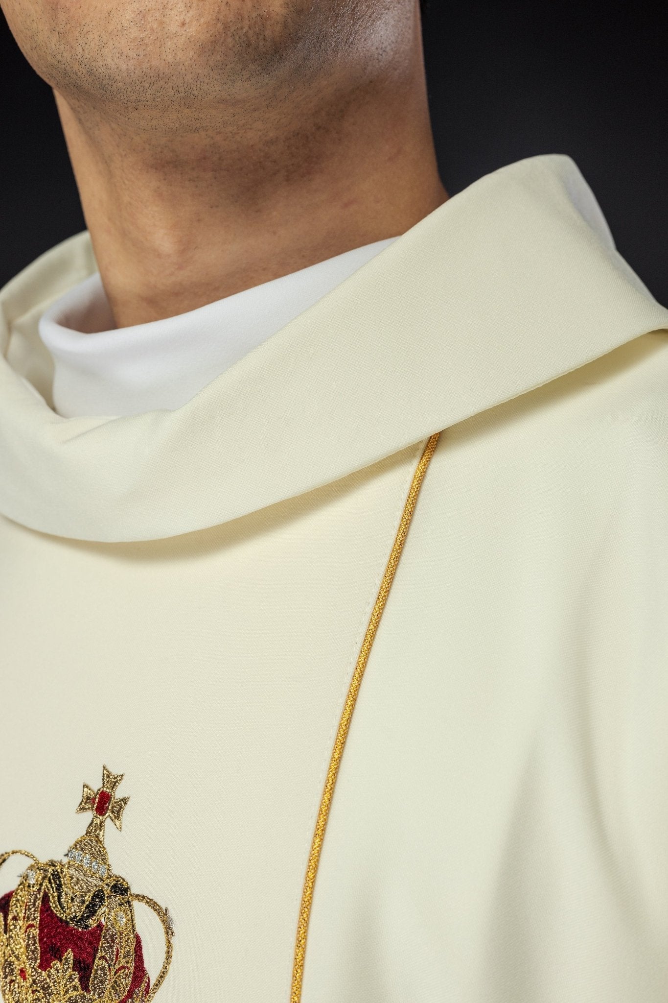 Casula bordada com imagem de Nossa Senhora de Fátima