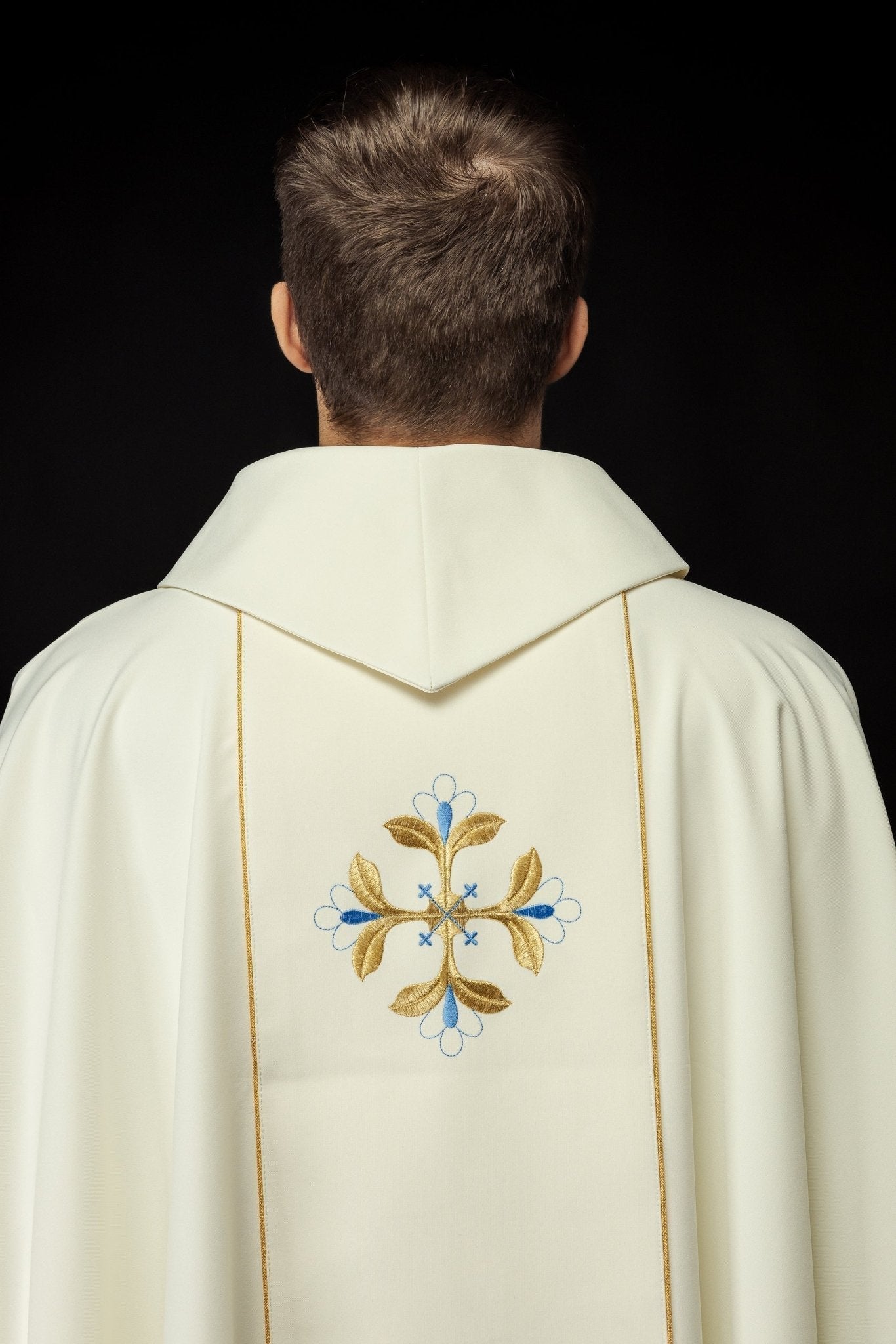 Casula bordada com imagem de Nossa Senhora de Fátima