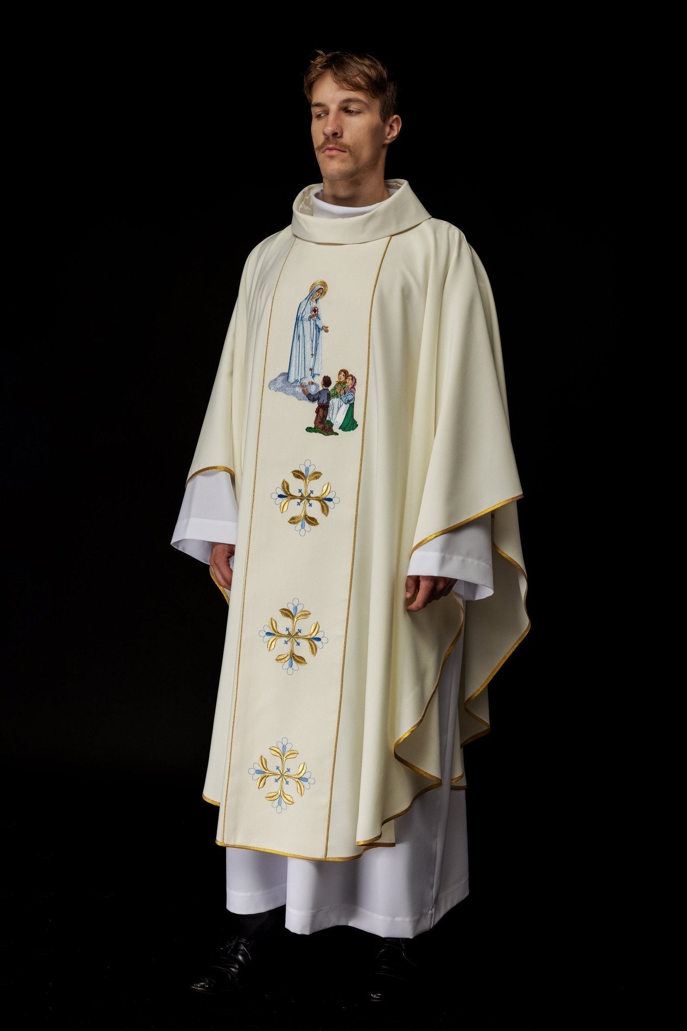 Casula bordada com imagem de Nossa Senhora de Fátima