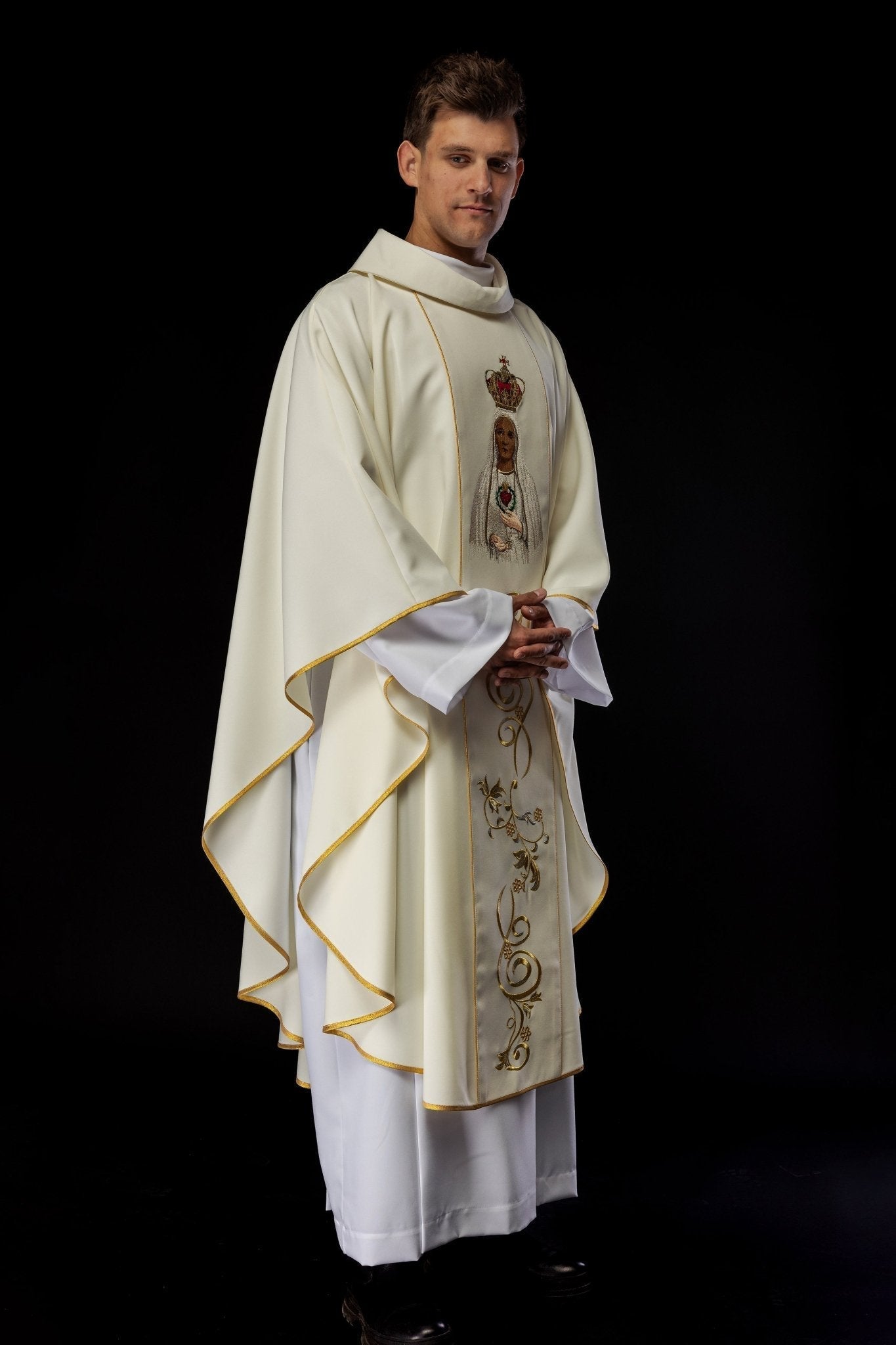 Casula bordada com imagem de Nossa Senhora de Fátima