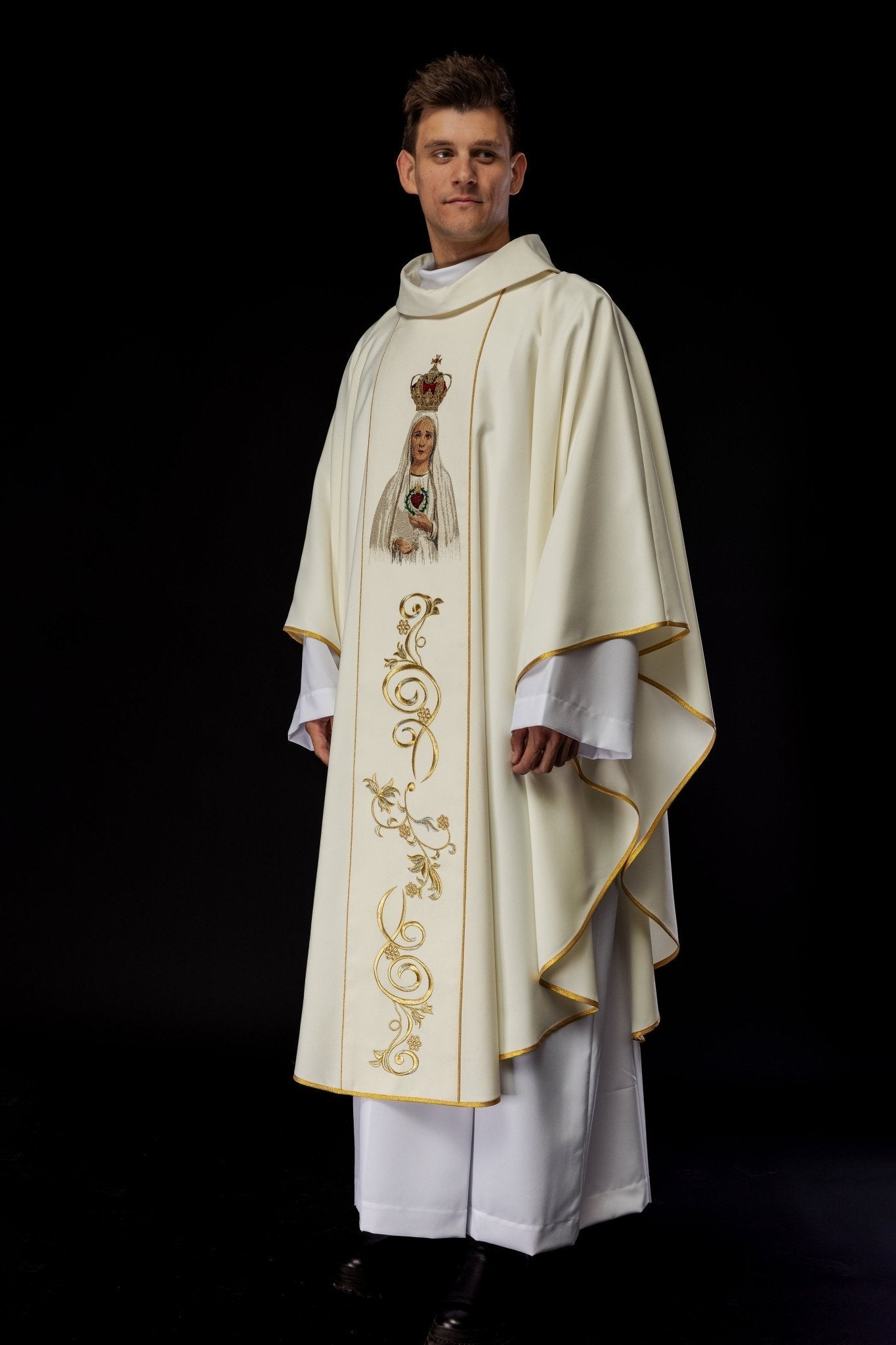 Casula bordada com imagem de Nossa Senhora de Fátima