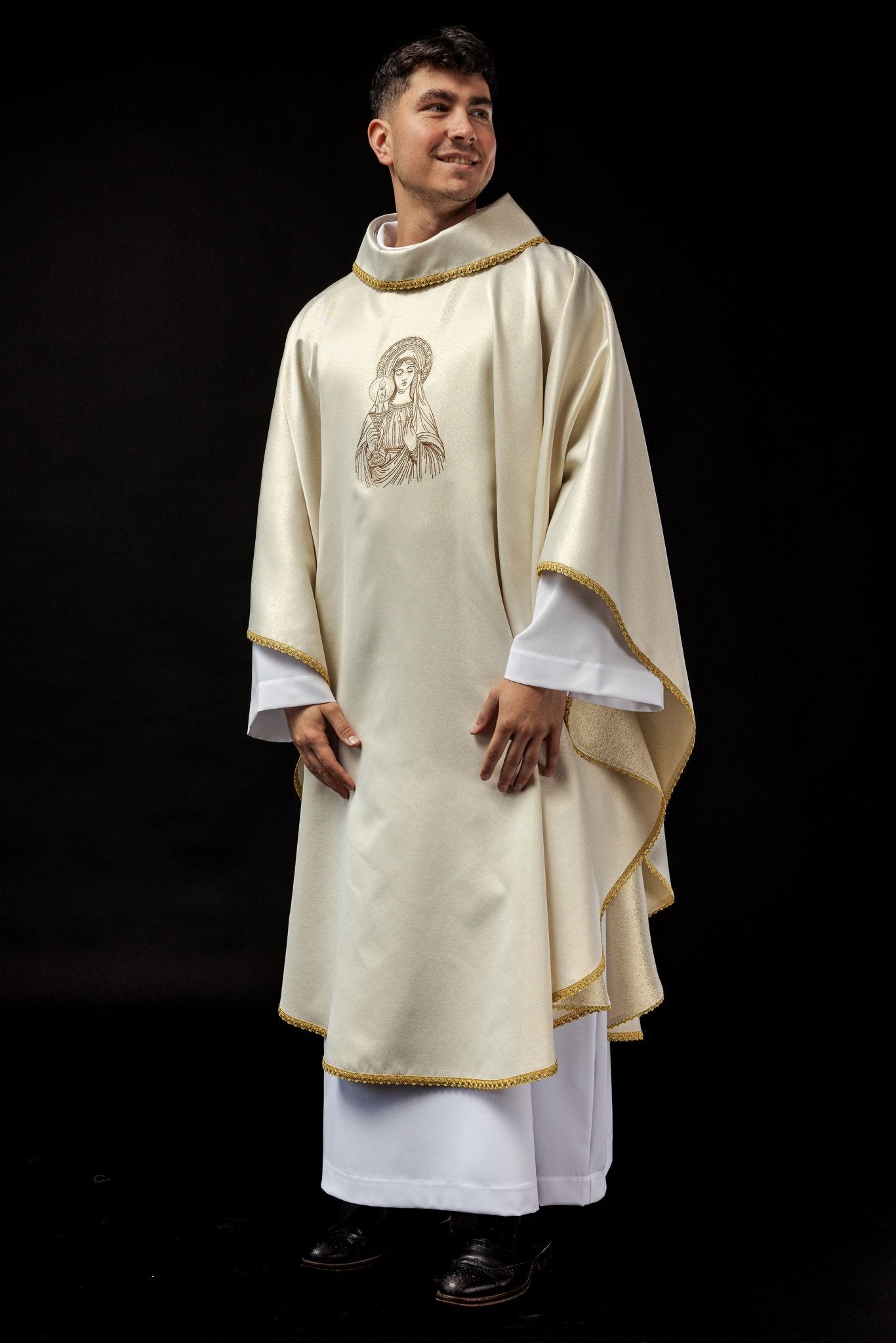 Casula bordada com imagem de Nossa Senhora da Candelária