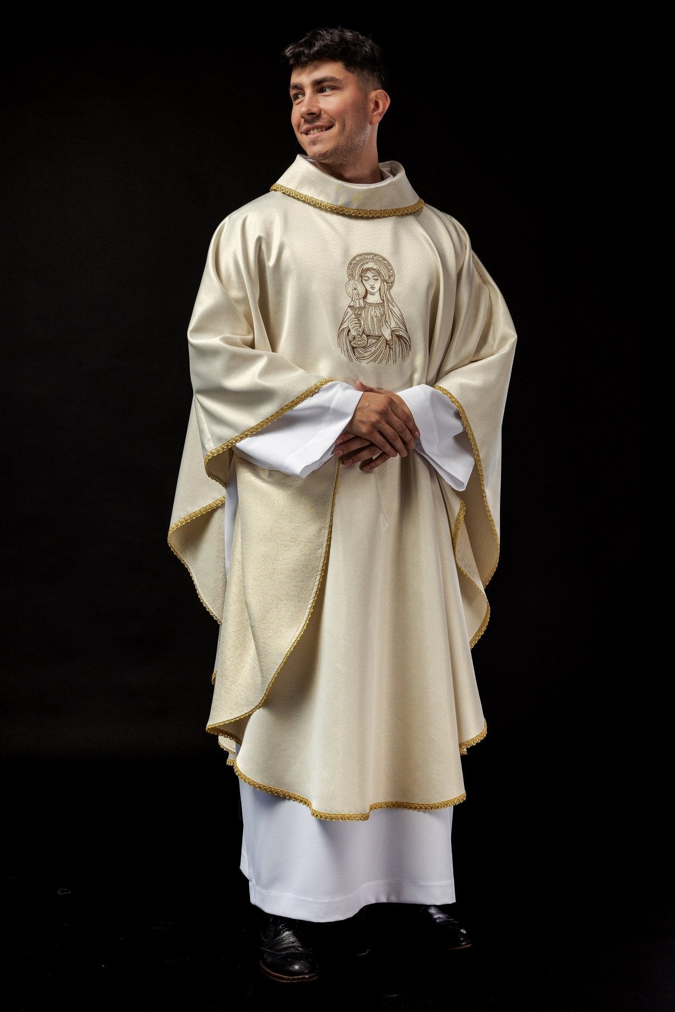 Casula bordada com imagem de Nossa Senhora da Candelária