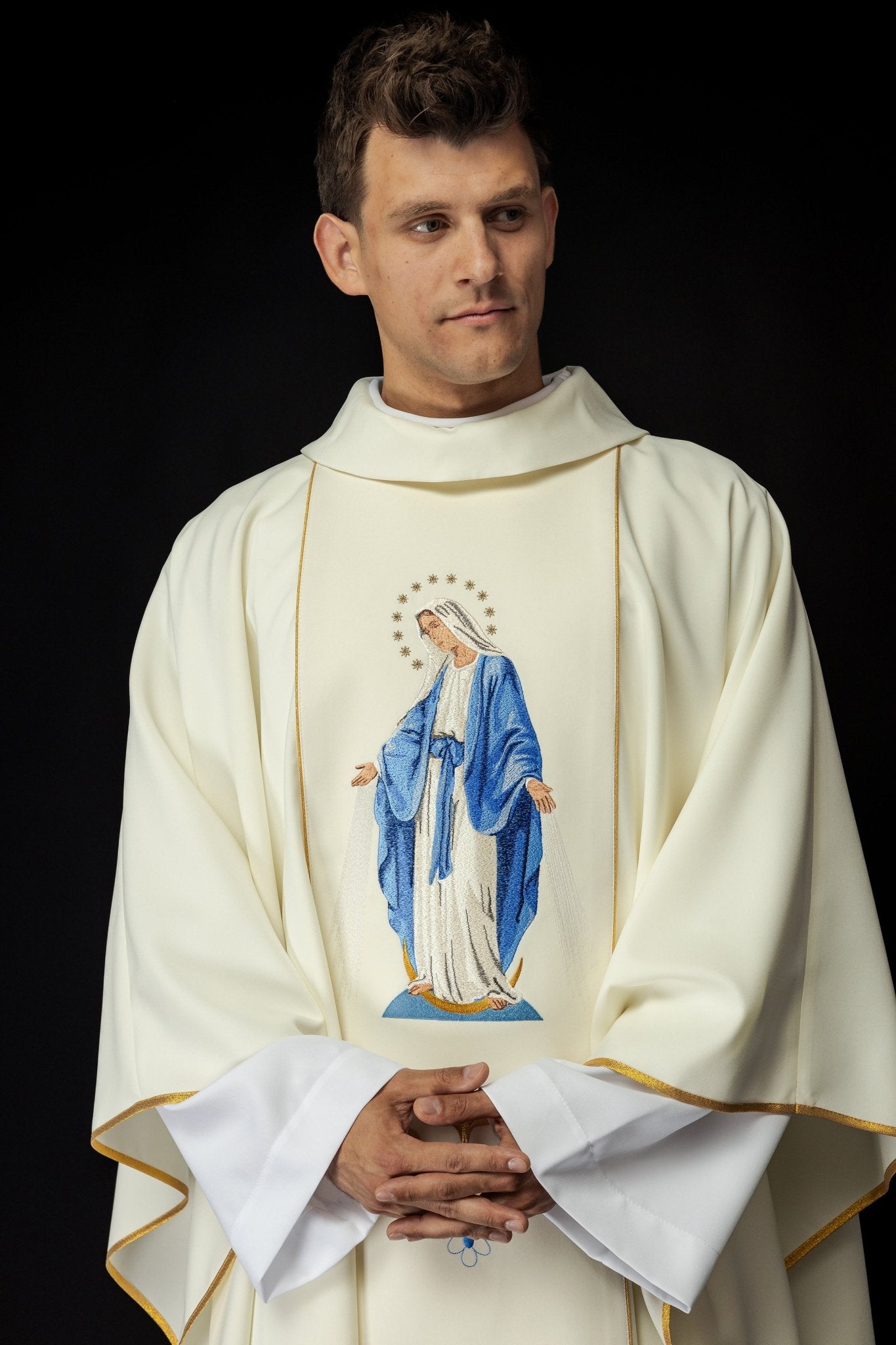 Casula bordada com imagem de Nossa Senhora da Imaculada Conceição