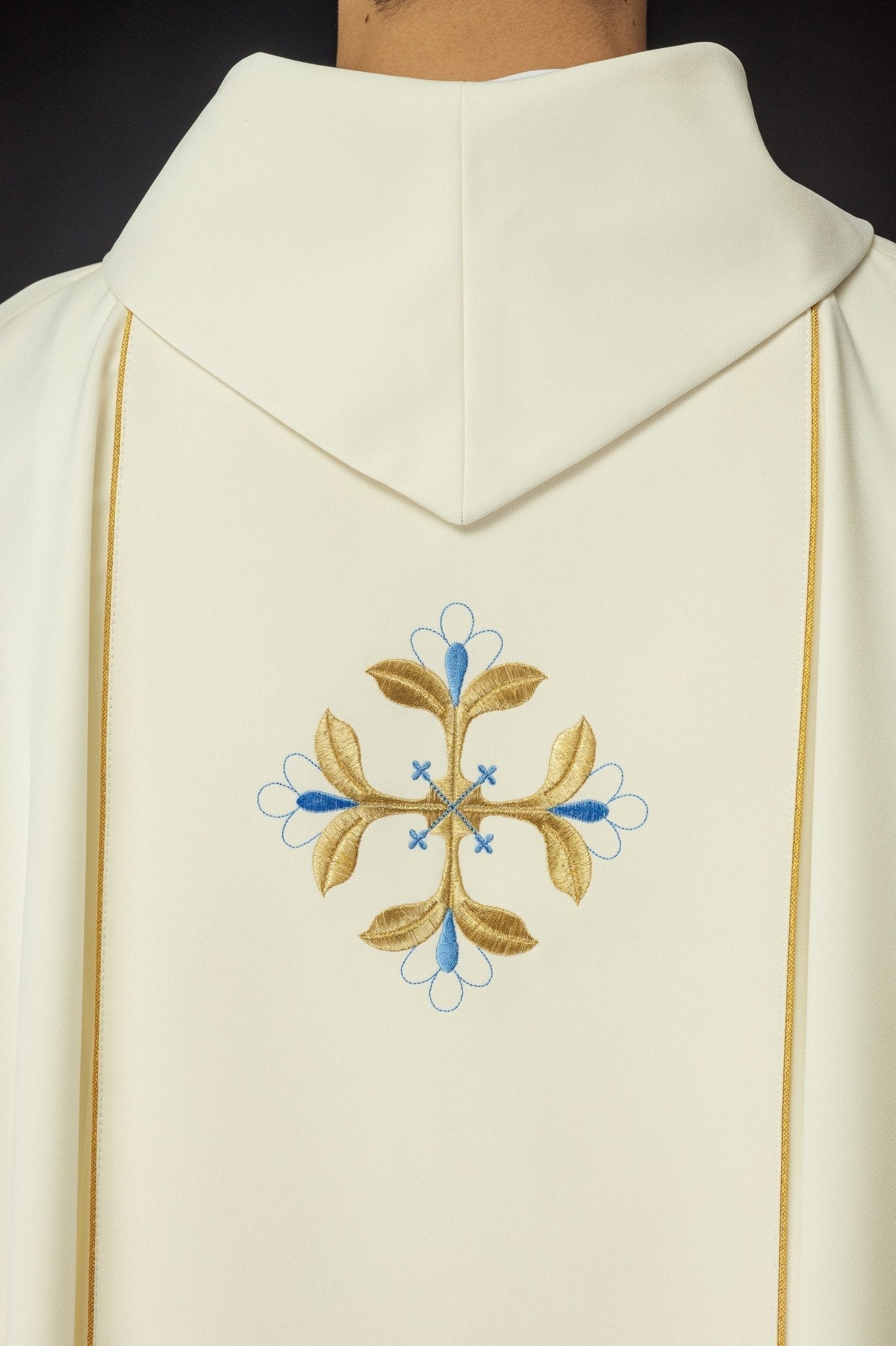 Casula bordada com imagem de Nossa Senhora da Imaculada Conceição