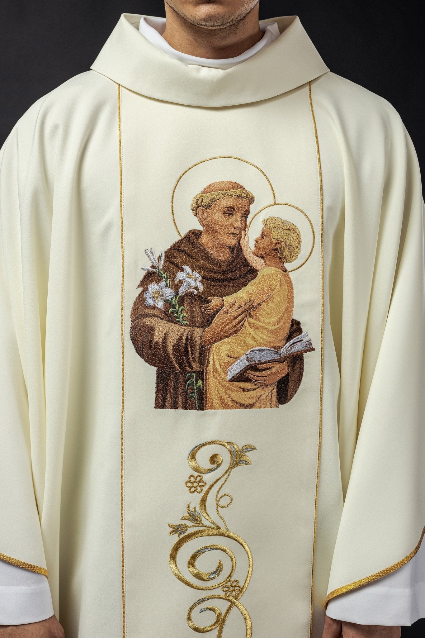 Casula bordada com imagem de Santo Antônio