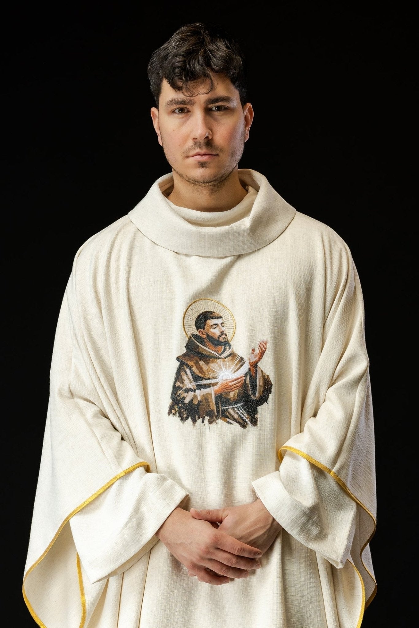 Casula bordada com imagem de São Francisco