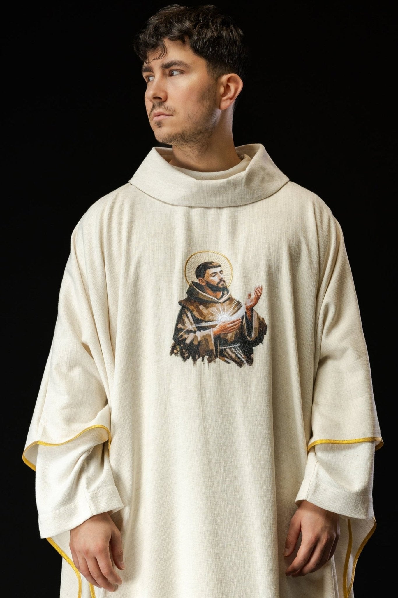 Casula bordada com imagem de São Francisco