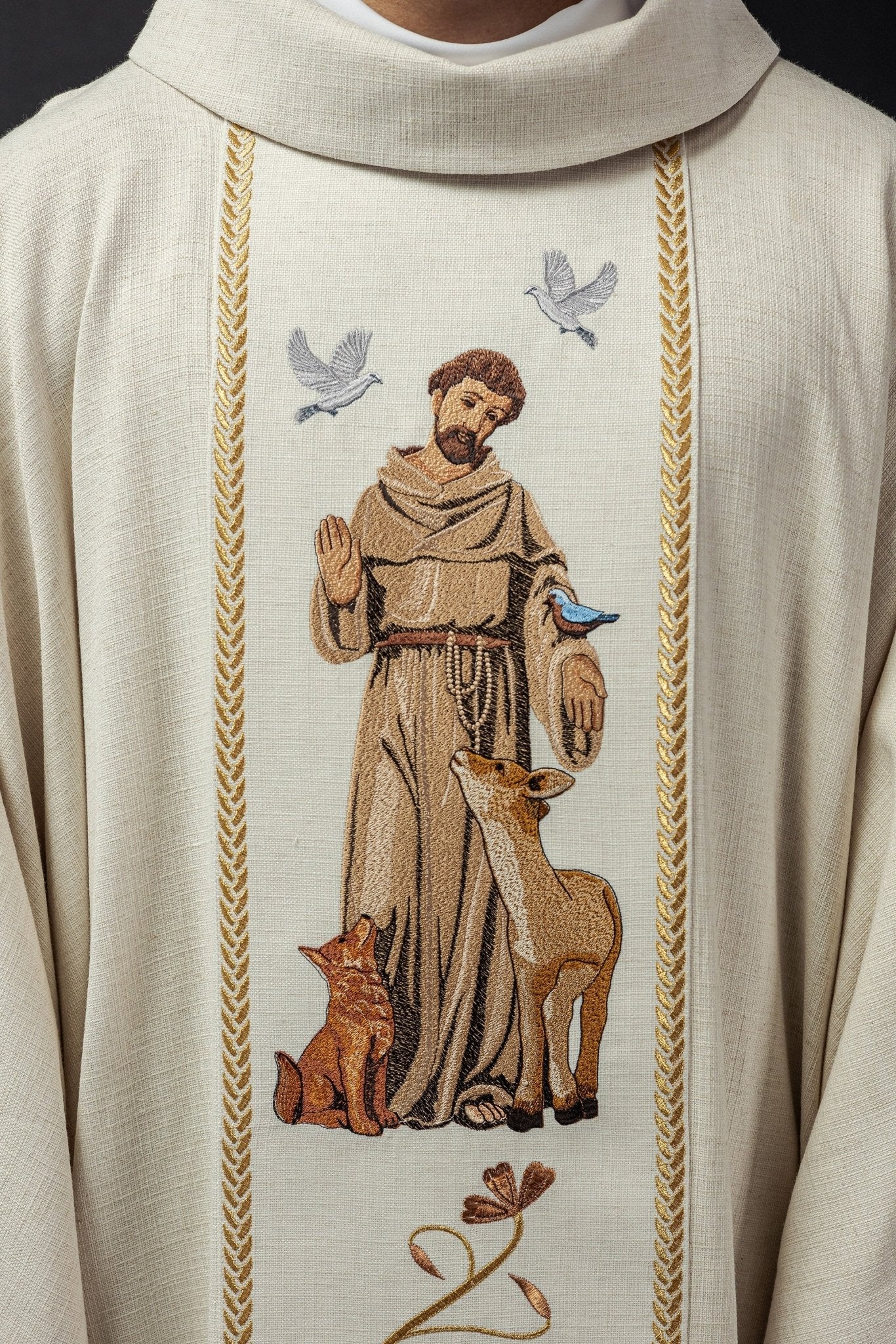 Casula bordada com imagem de São Francisco