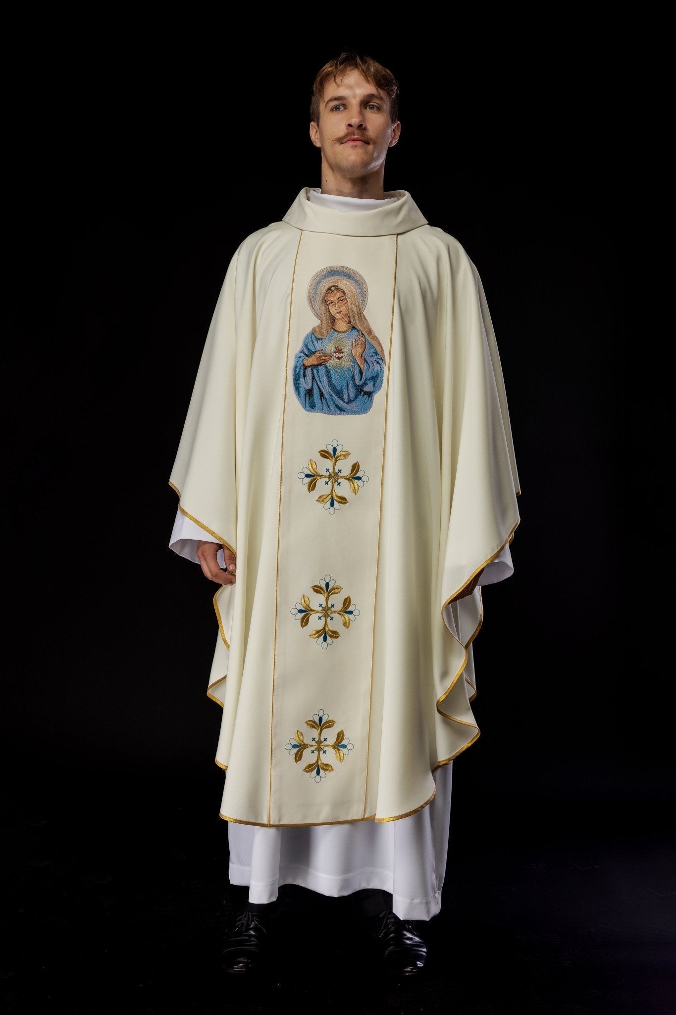 Casula bordada com imagem do Coração de Maria