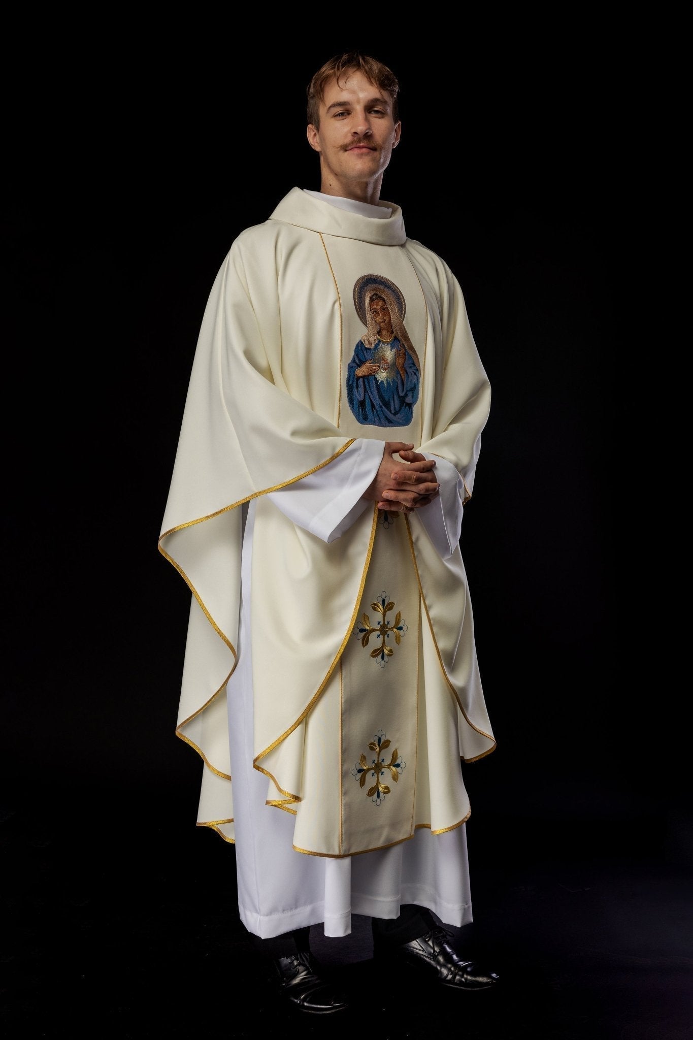 Casula bordada com imagem do Coração de Maria