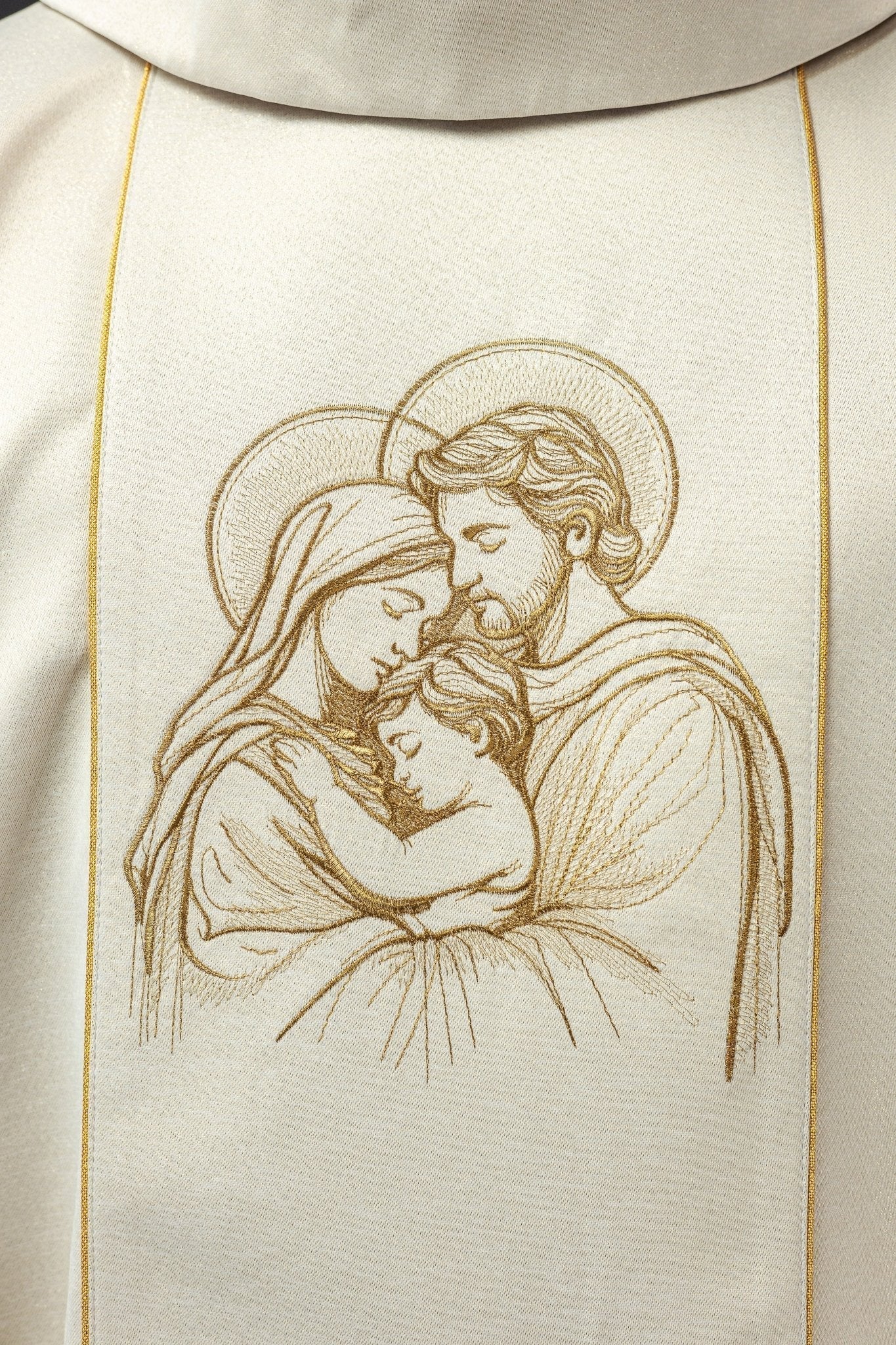 Casula bordada para o Natal com imagem da Sagrada Família