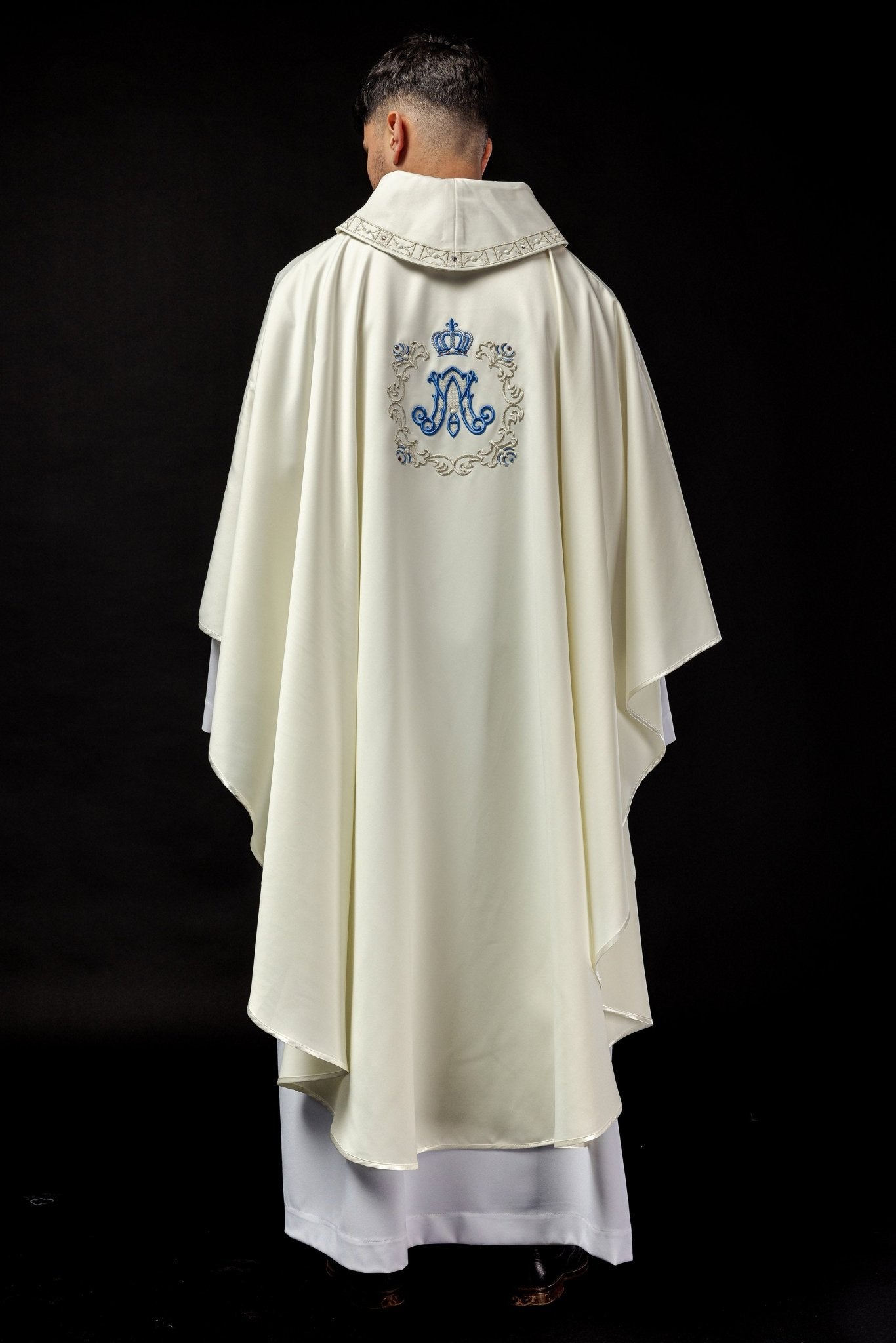 Casula mariana bordada
