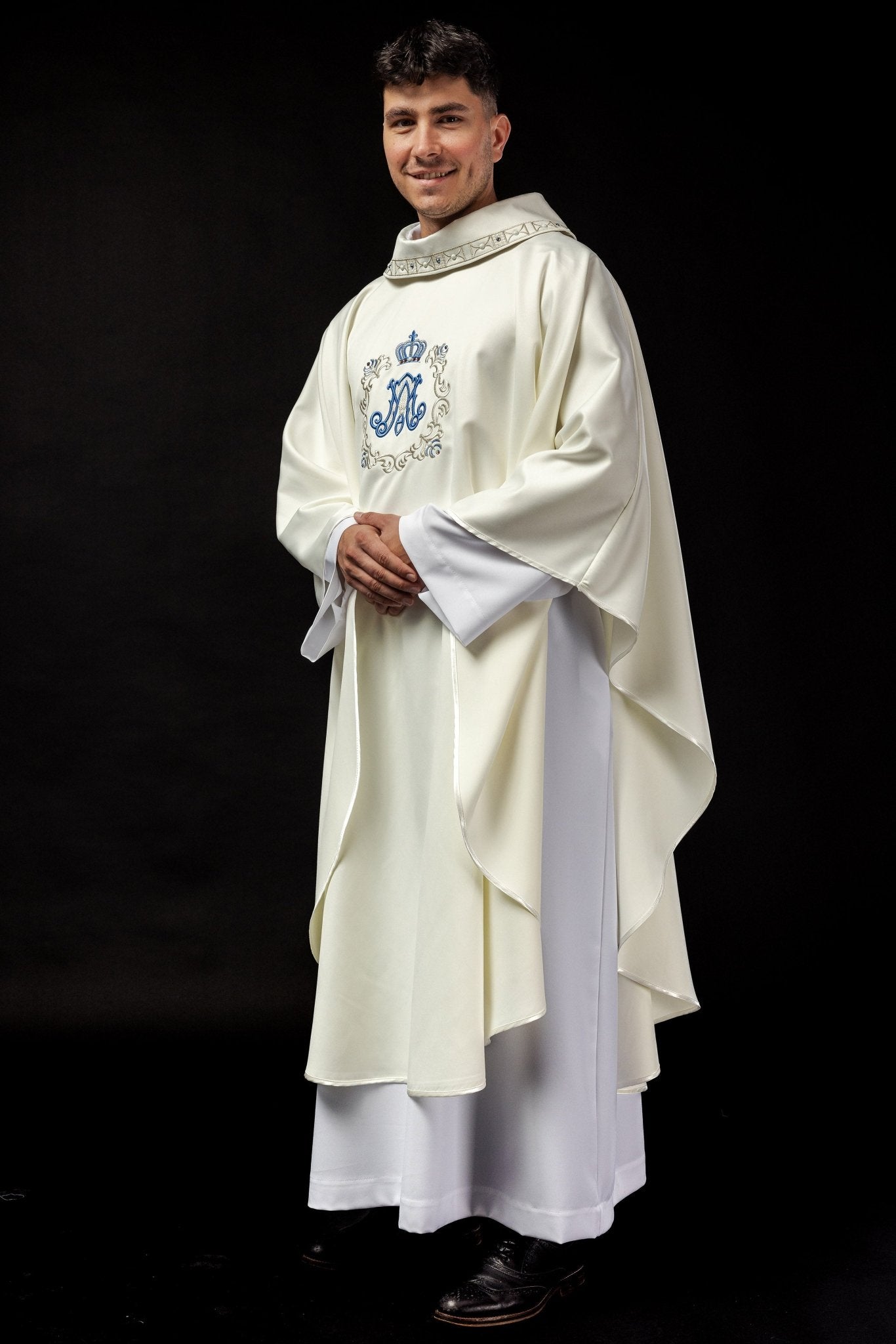 Casula mariana bordada