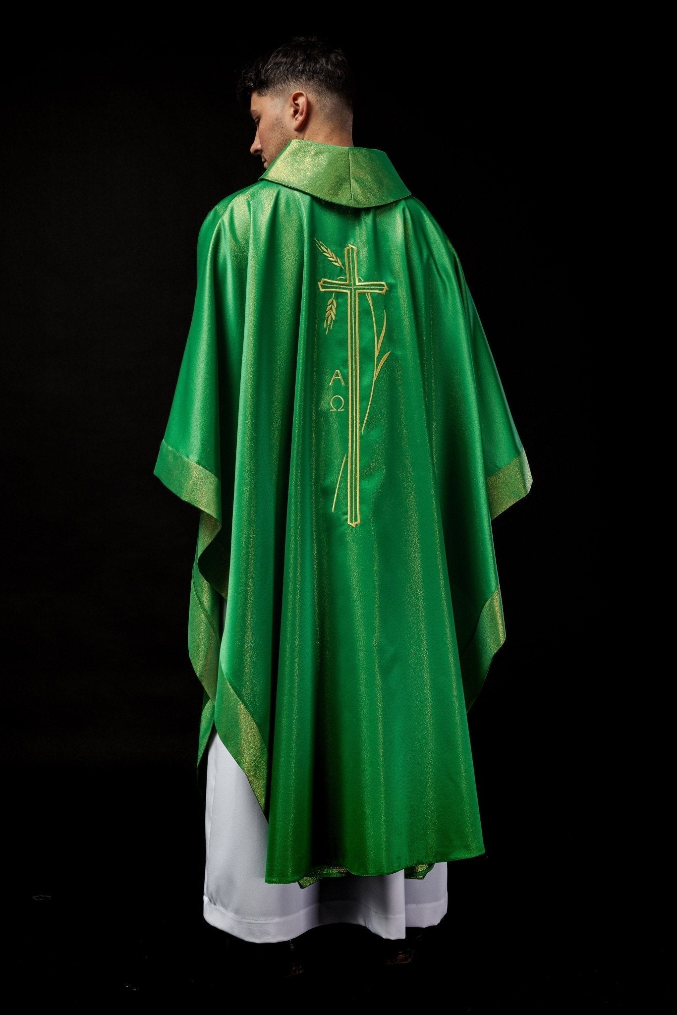 Casula verde com motivo de cruz e espiga