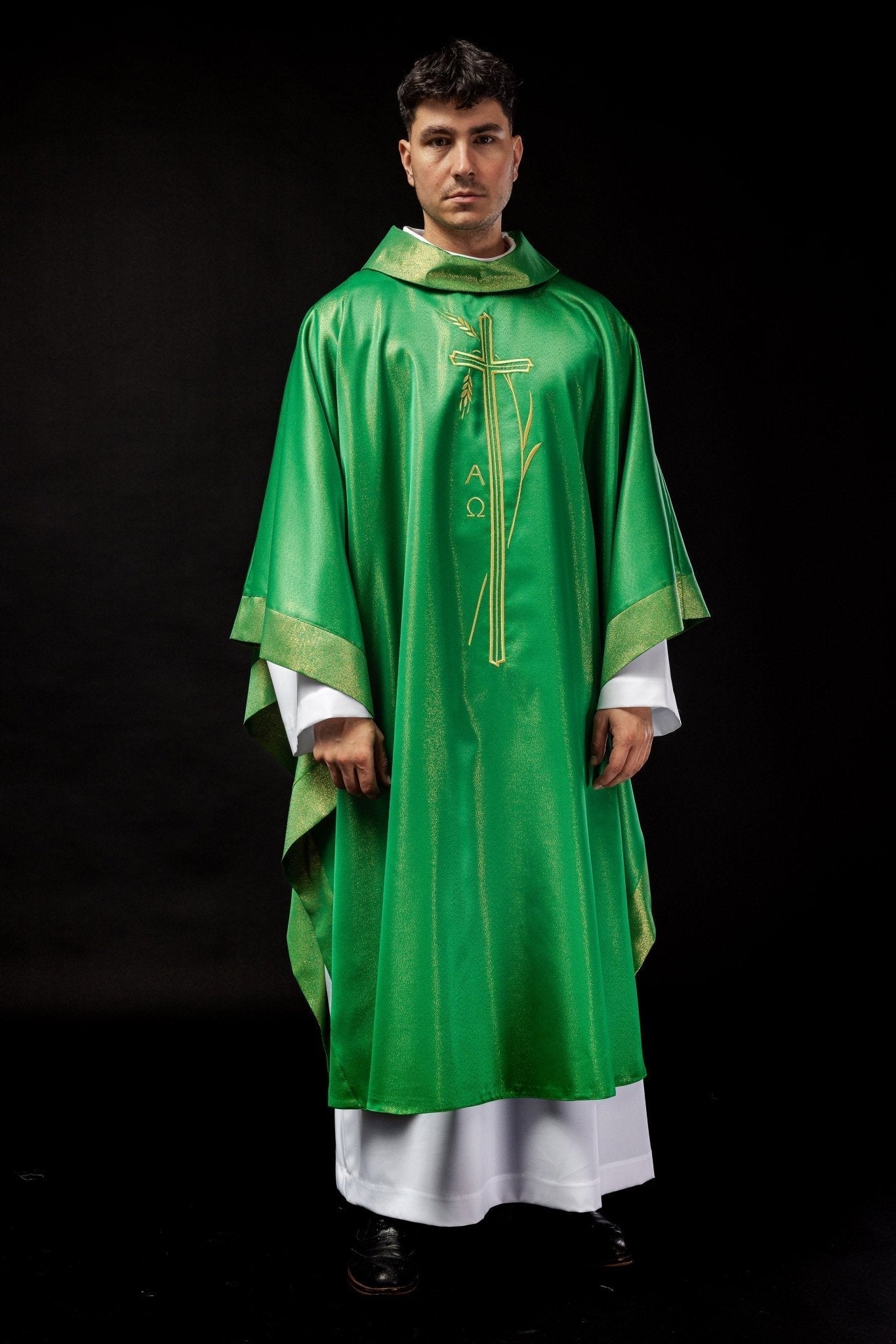 Casula verde com motivo de cruz e espiga