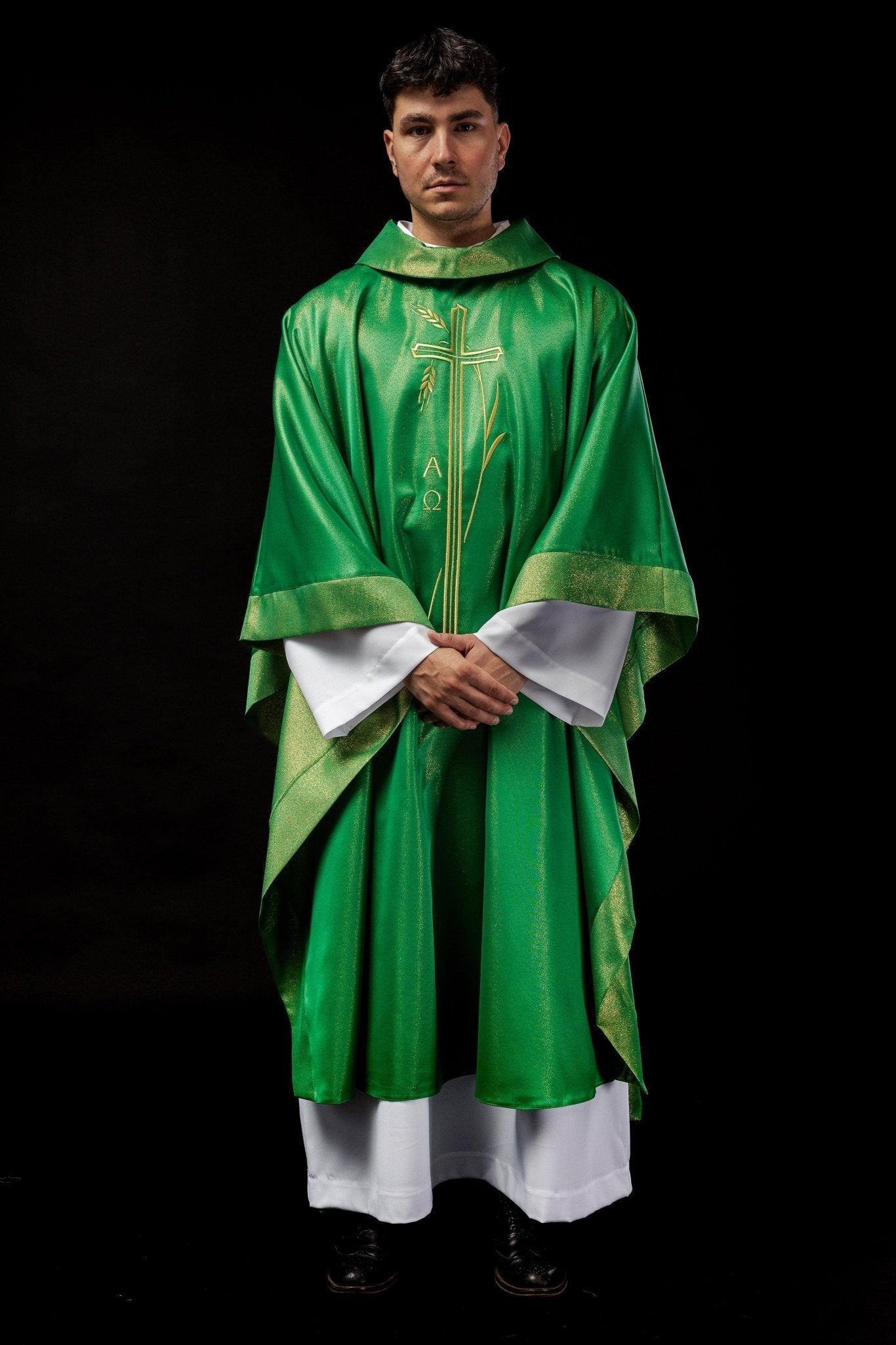 Casula verde com motivo de cruz e espiga
