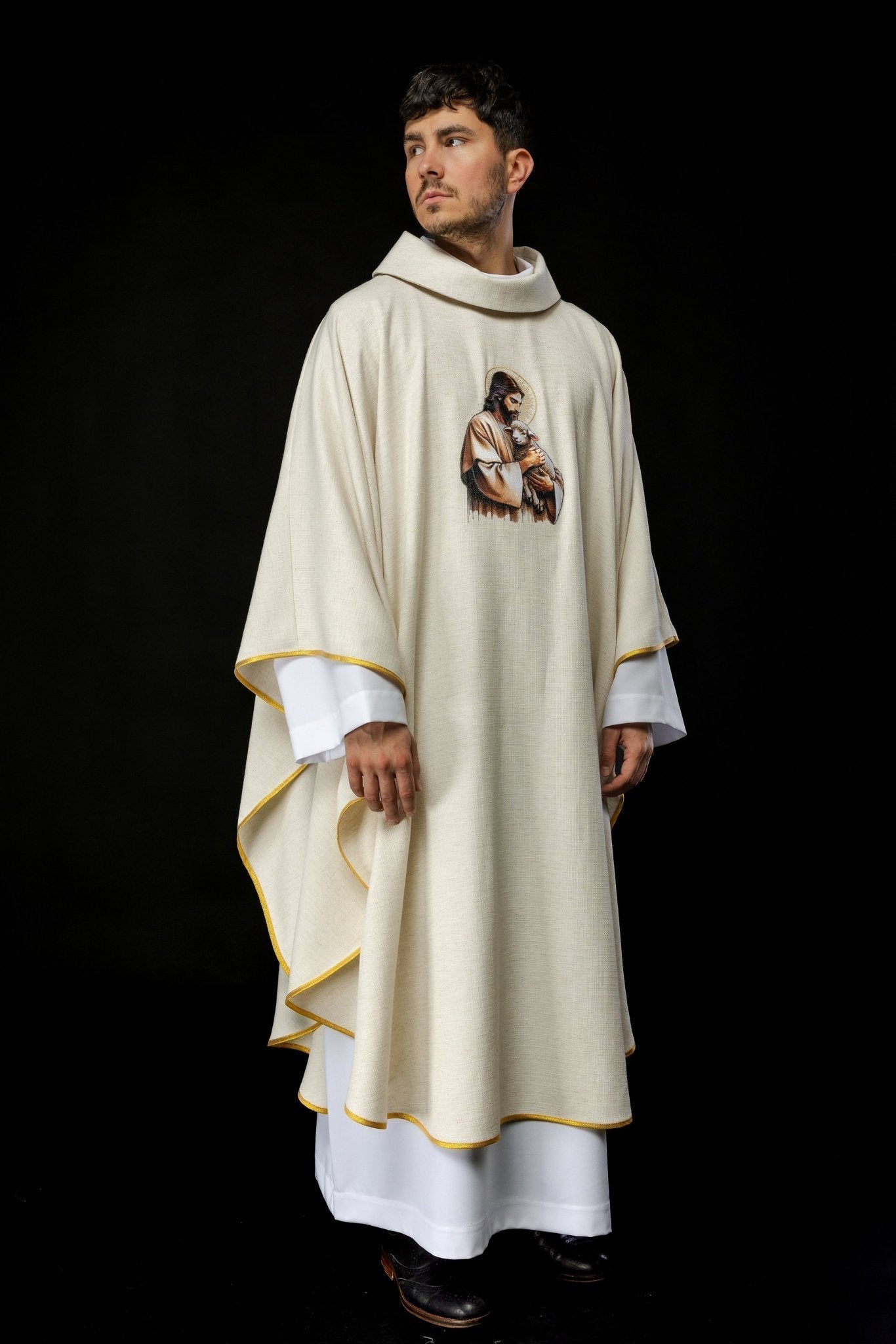 Casula creme com imagem de Jesus Bom Pastor com o Cordeiro
