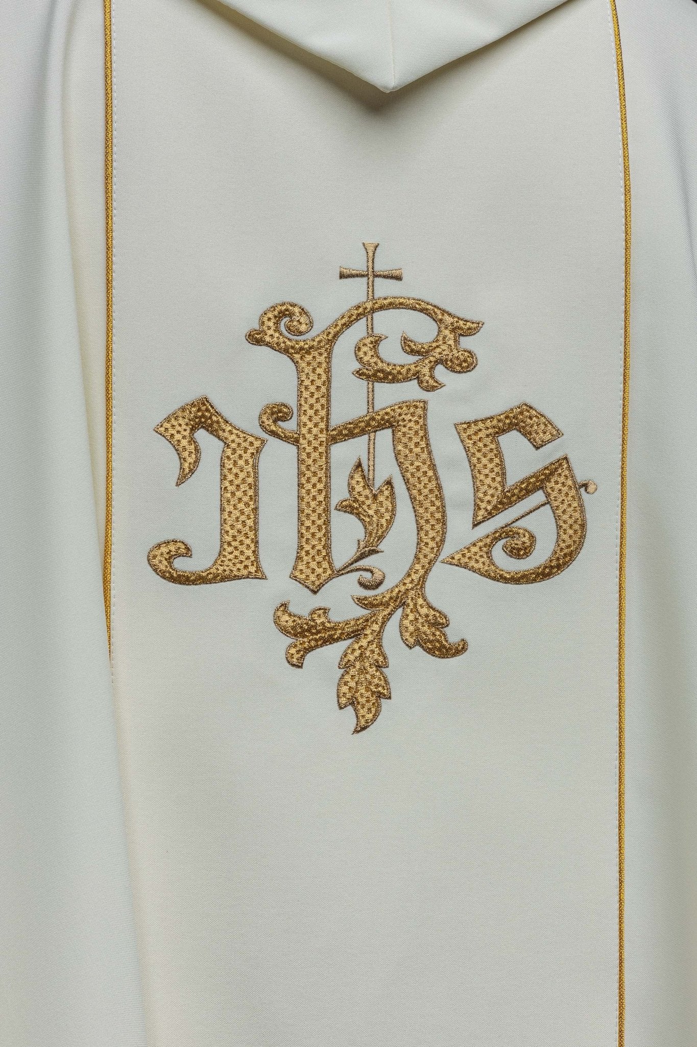 Casula bordada Jesus Misericordioso e IHS creme