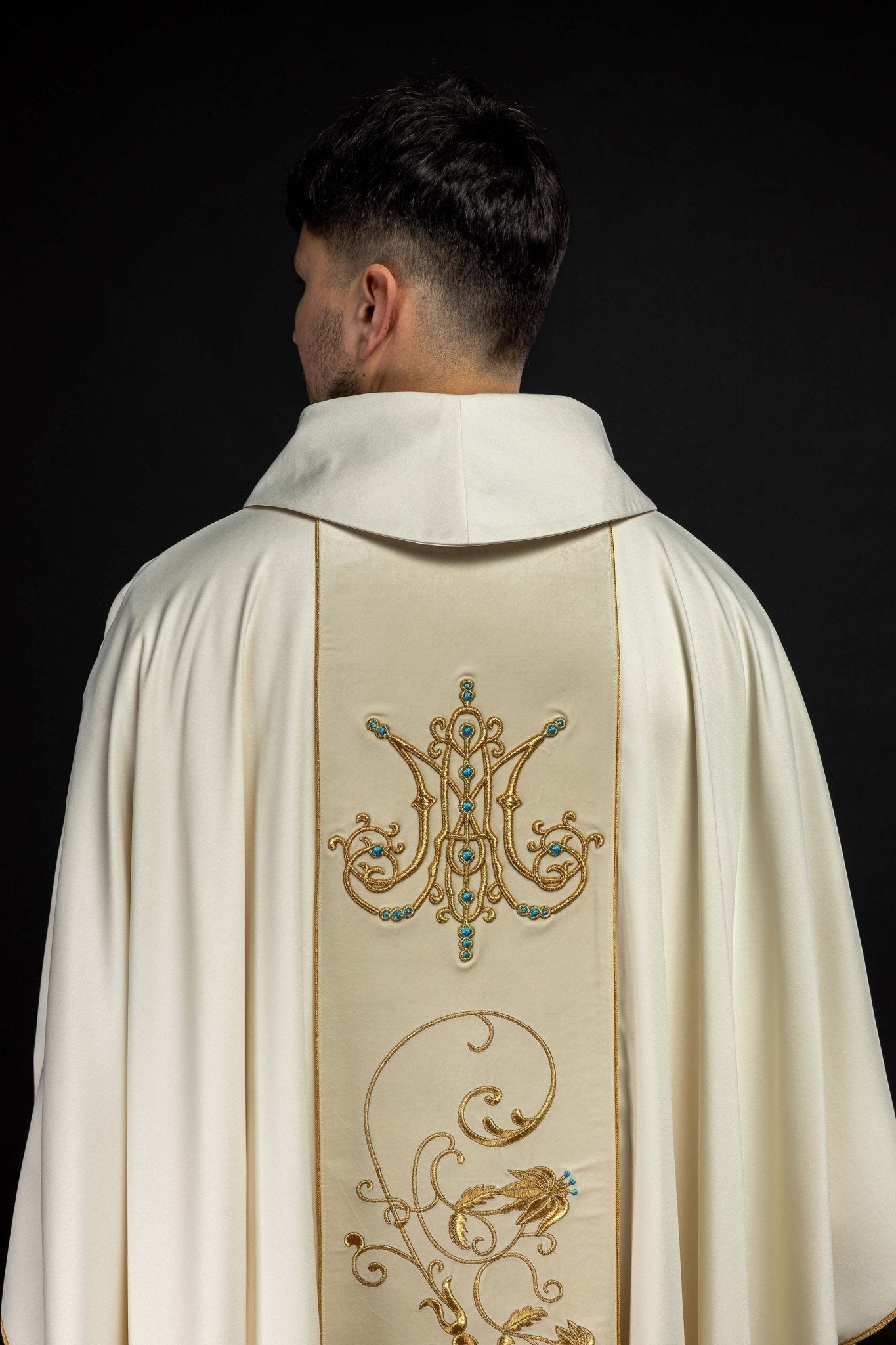 Casula mariana com faixa de veludo creme