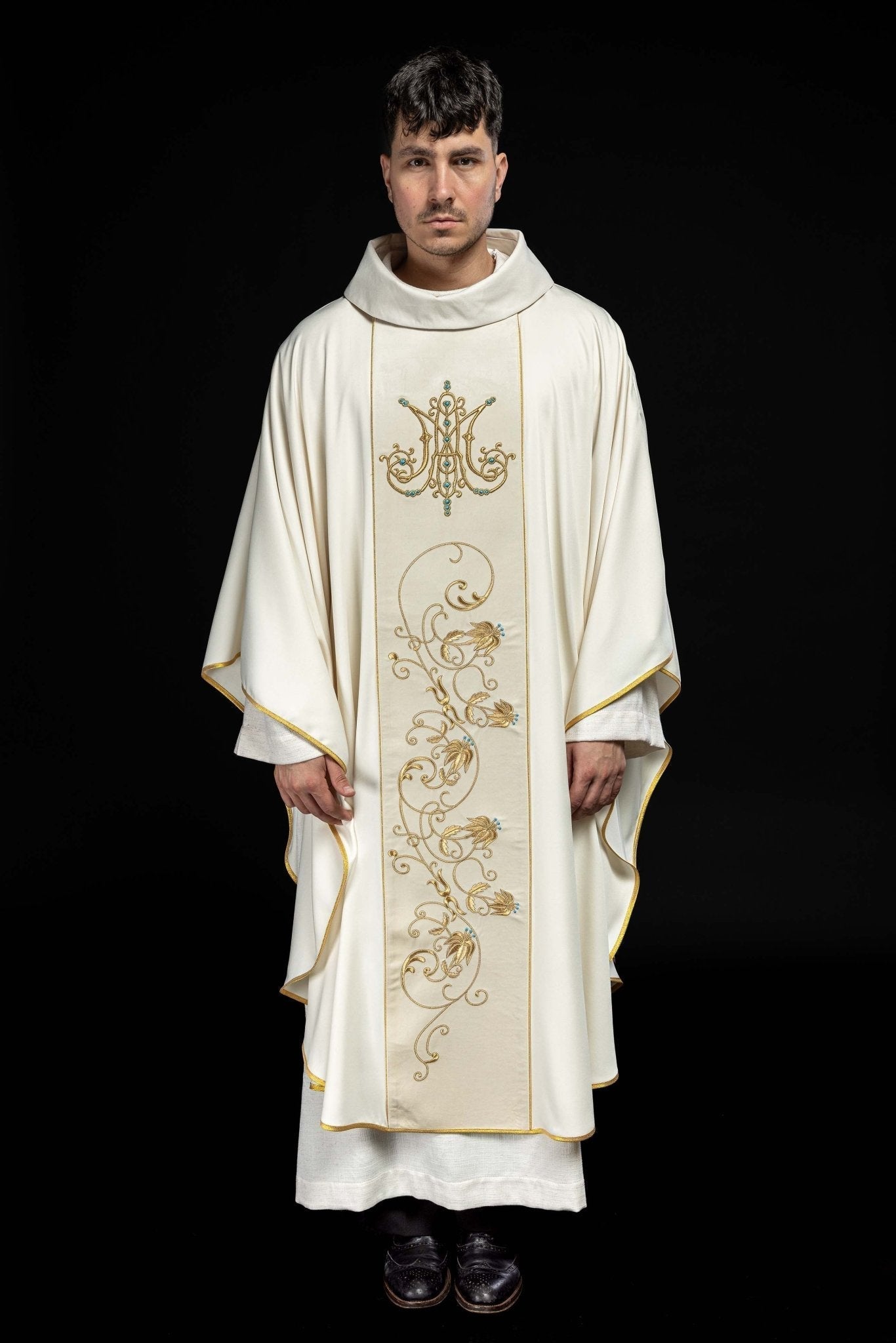 Casula mariana com faixa de veludo creme