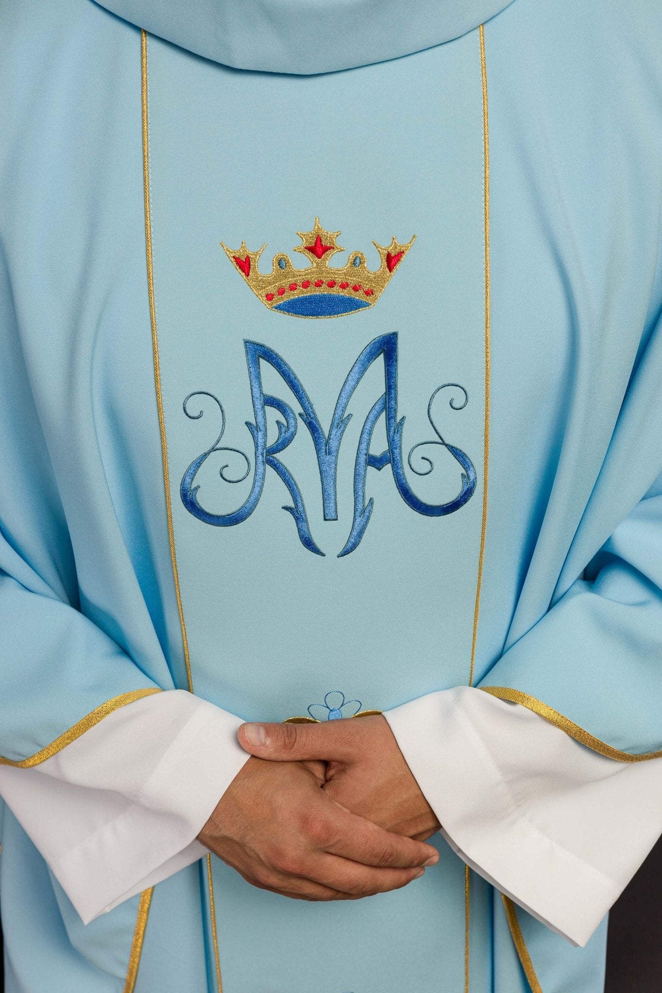 Casula litúrgica azul mariana com faixa