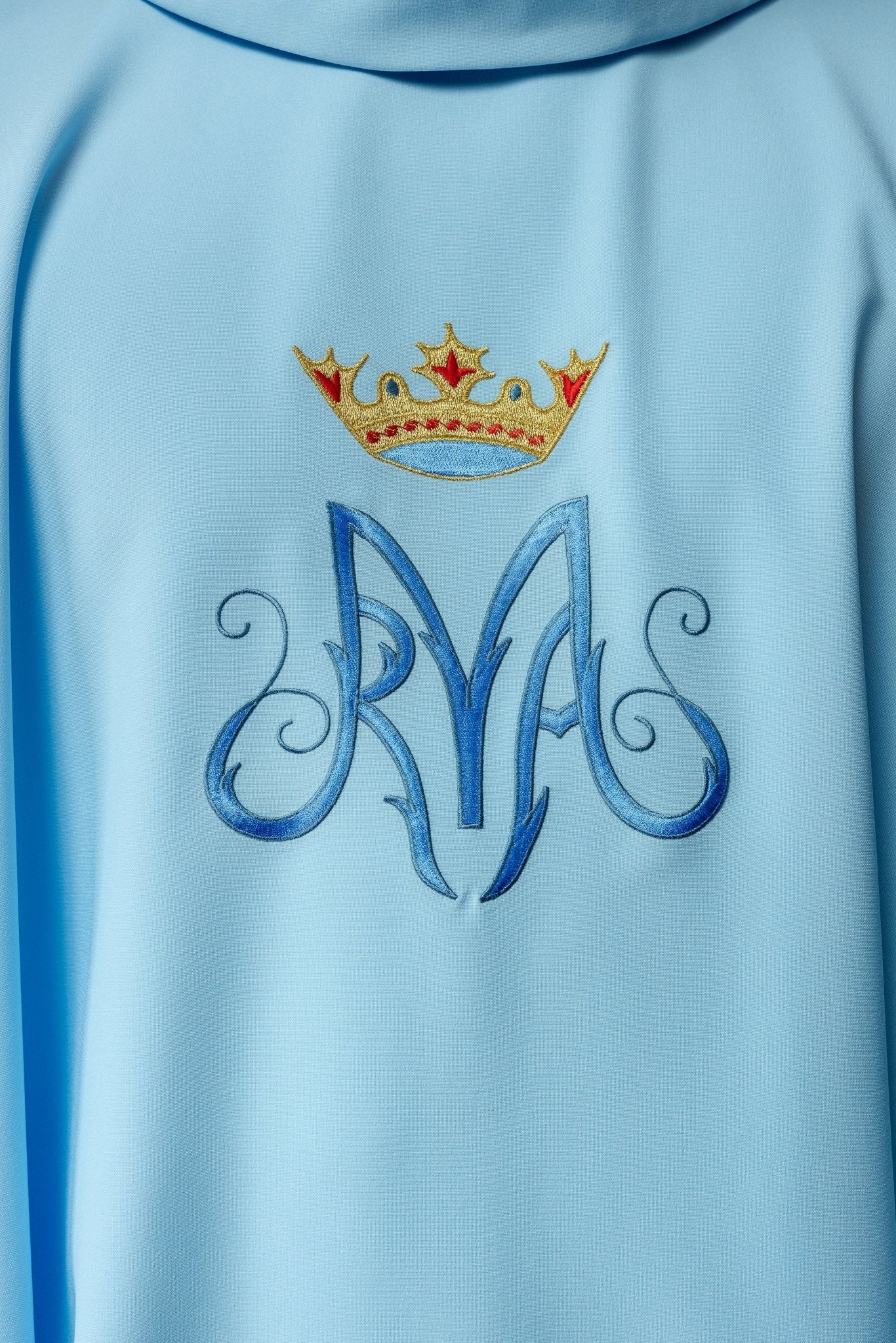 Casula mariana azul com bordado dourado