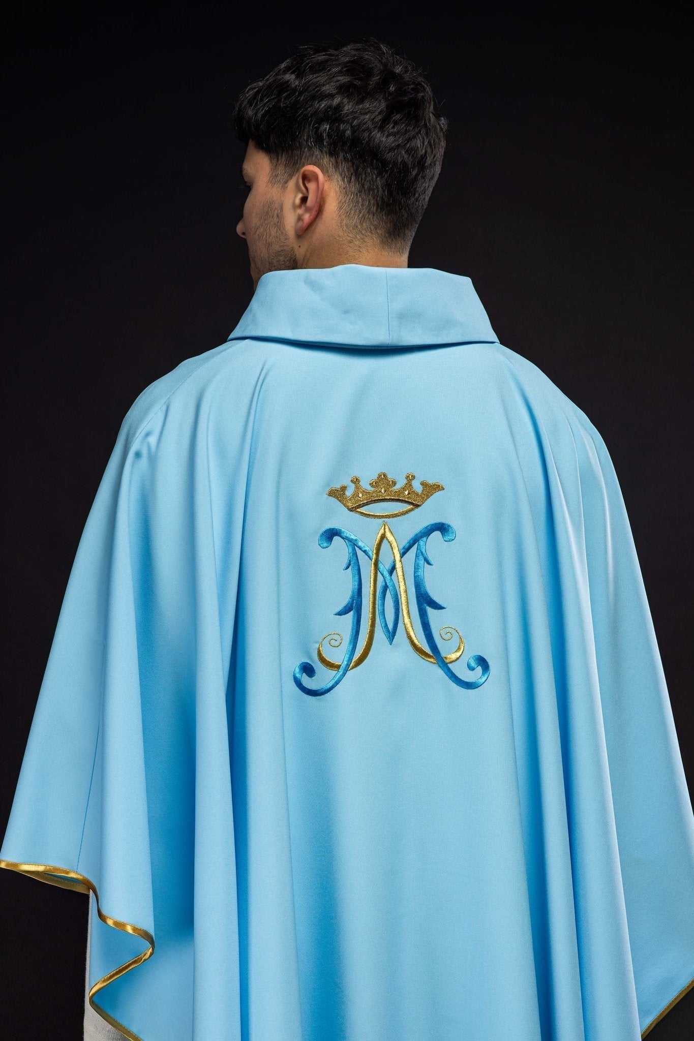 Casula azul com bordado mariano