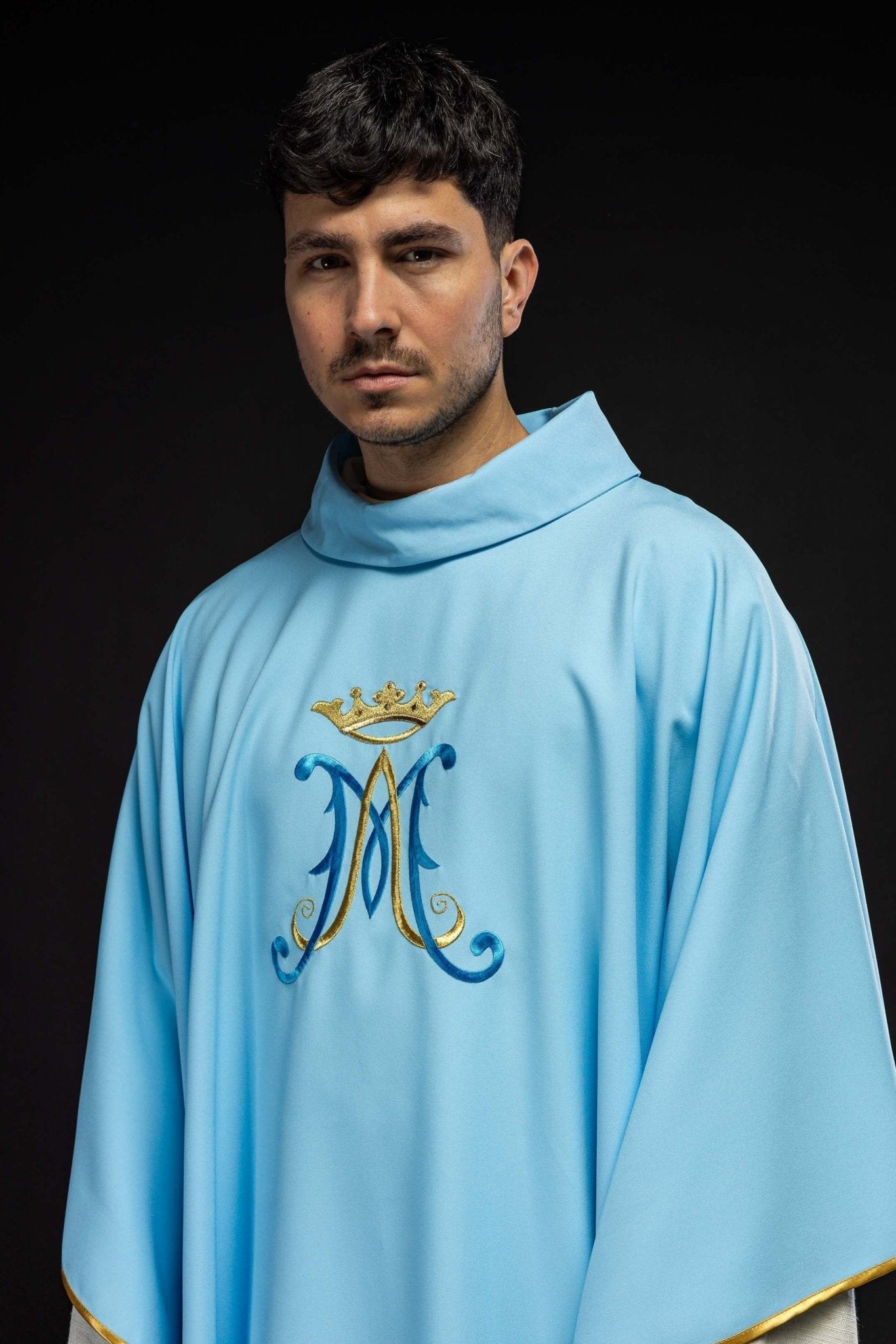 Casula azul com bordado mariano