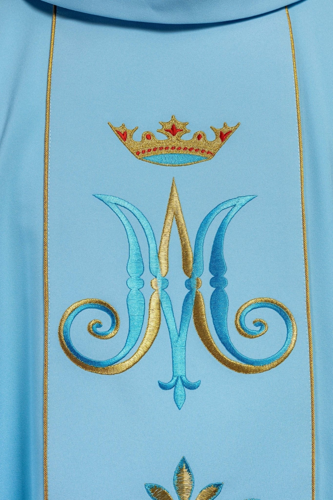 Casula bordada com motivo mariano azul