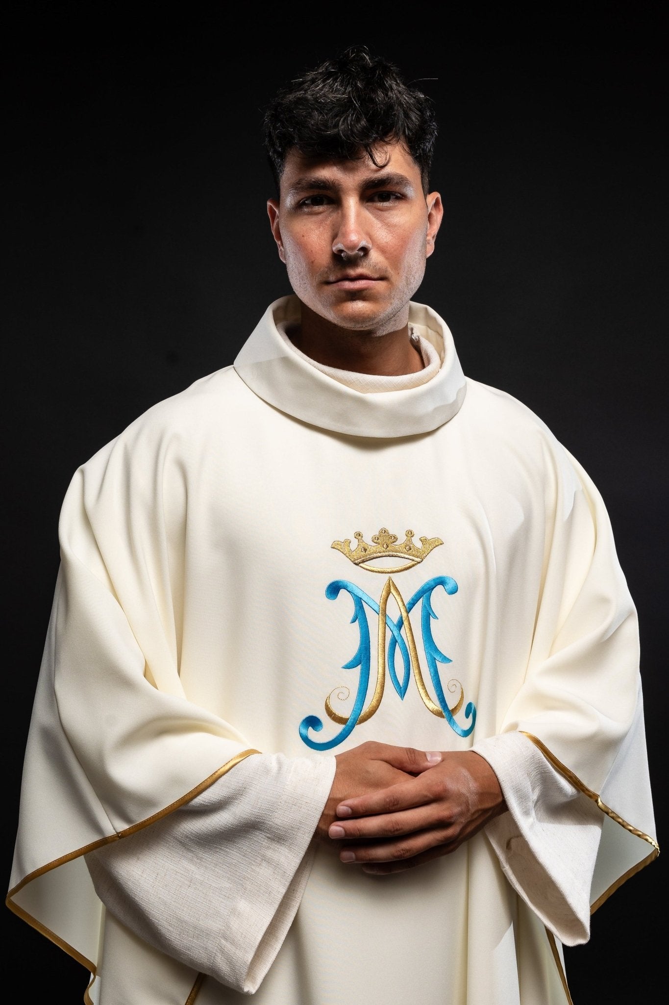 Casula creme com bordado mariano