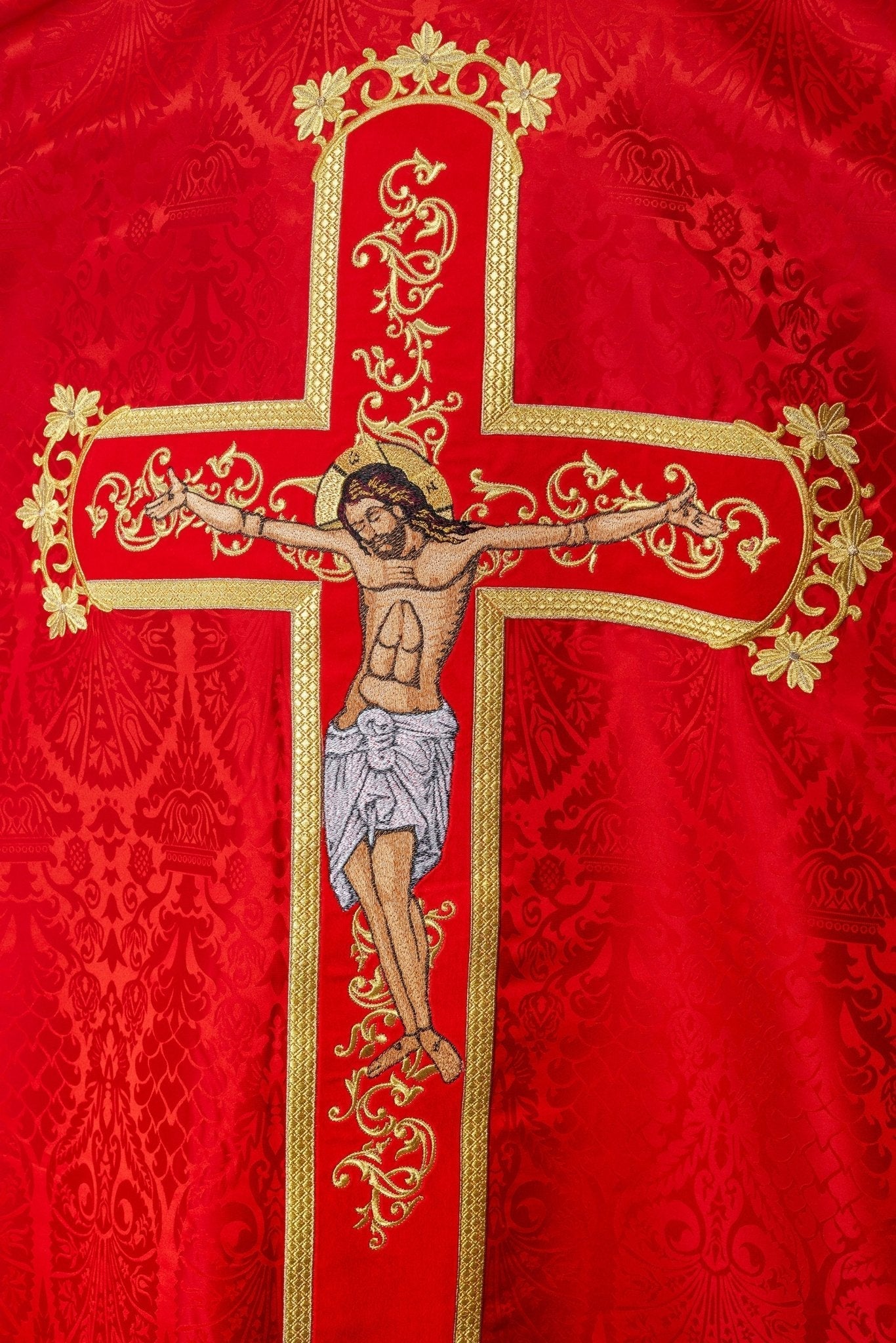 Casula vermelha bordada com imagem de Jesus Cristo