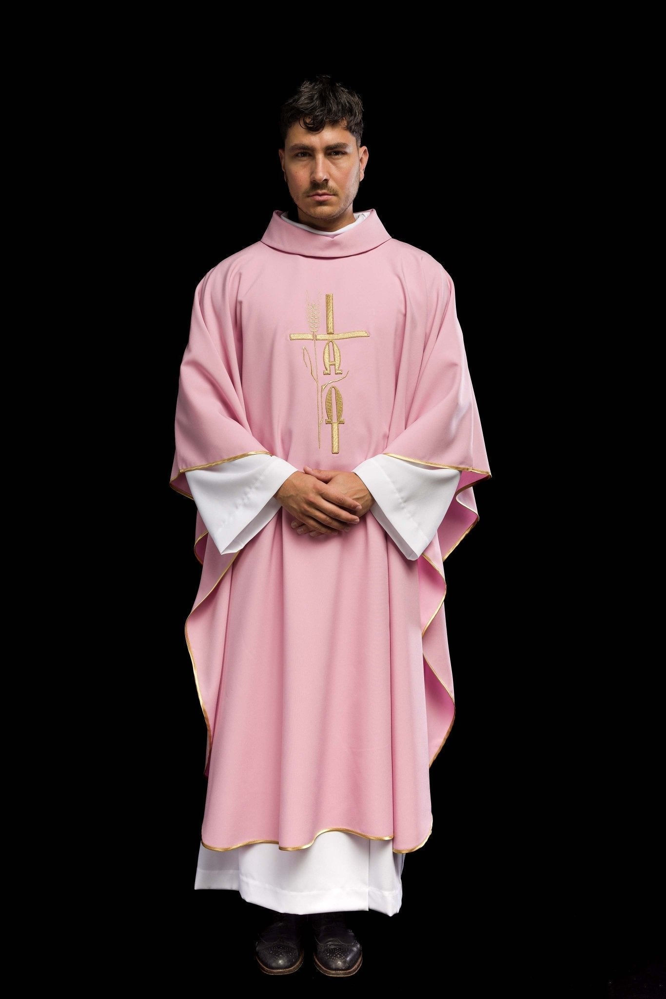 Casula bordada Cruz e IHS rosa