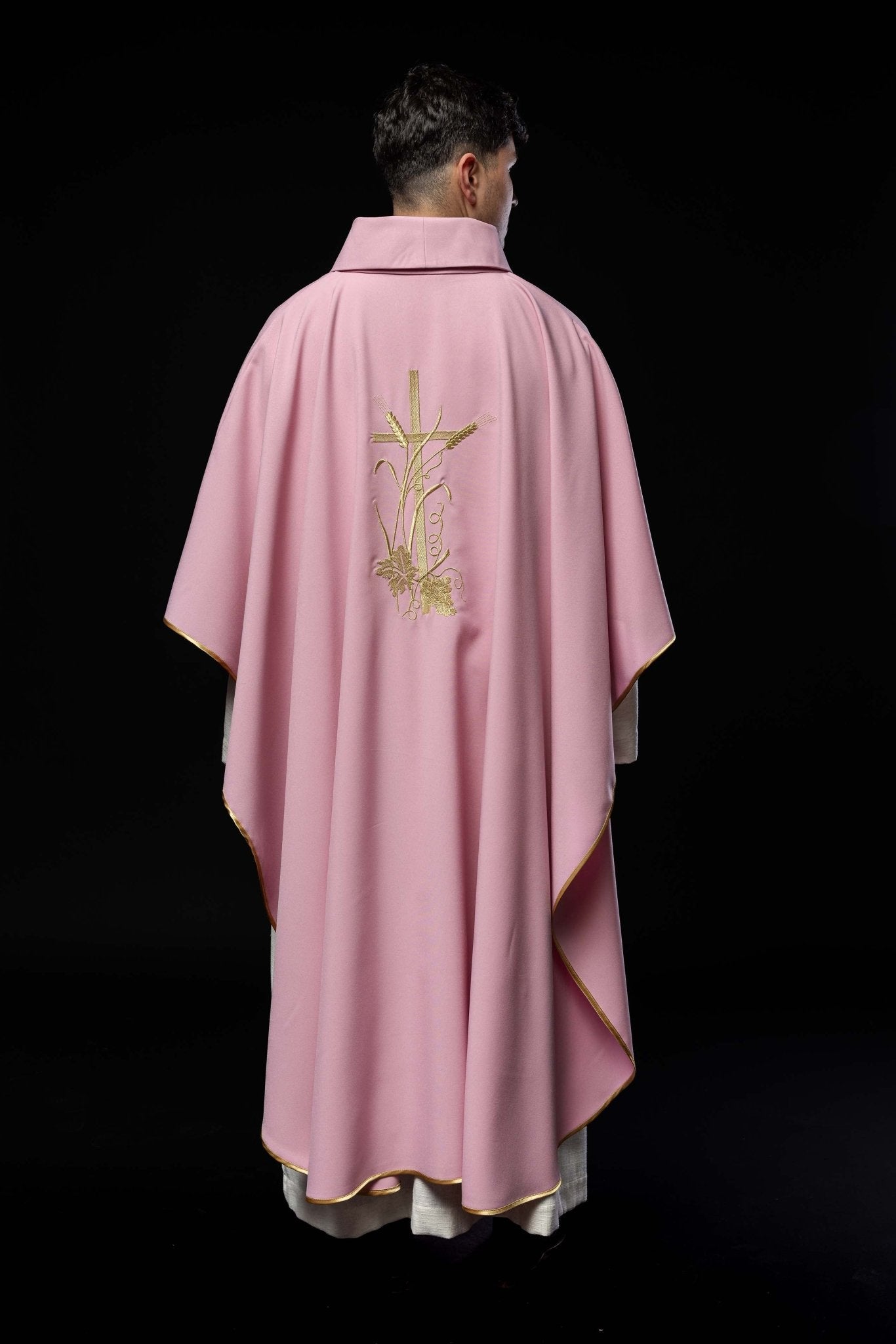 Casula rosa com bordado dourado PAX