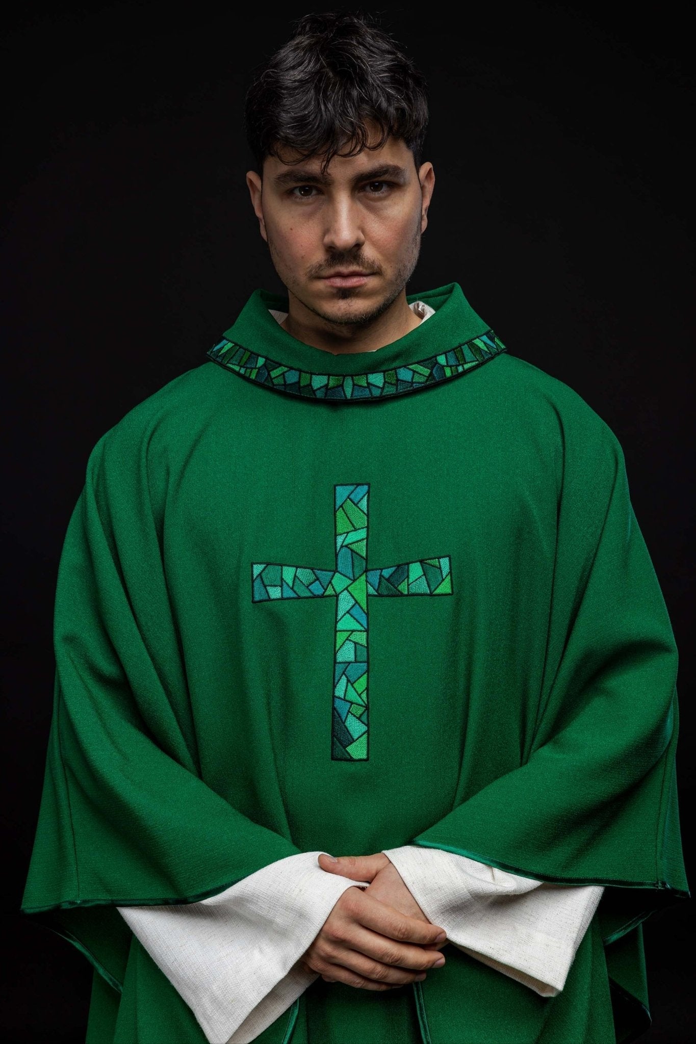 Casula bordada verde com Cruz Mosaico