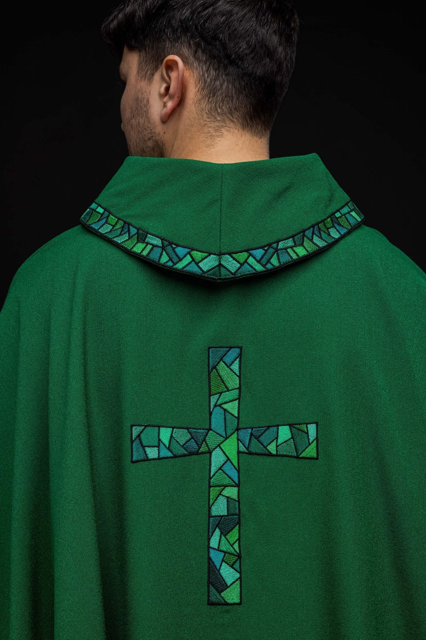 Casula bordada verde com Cruz Mosaico
