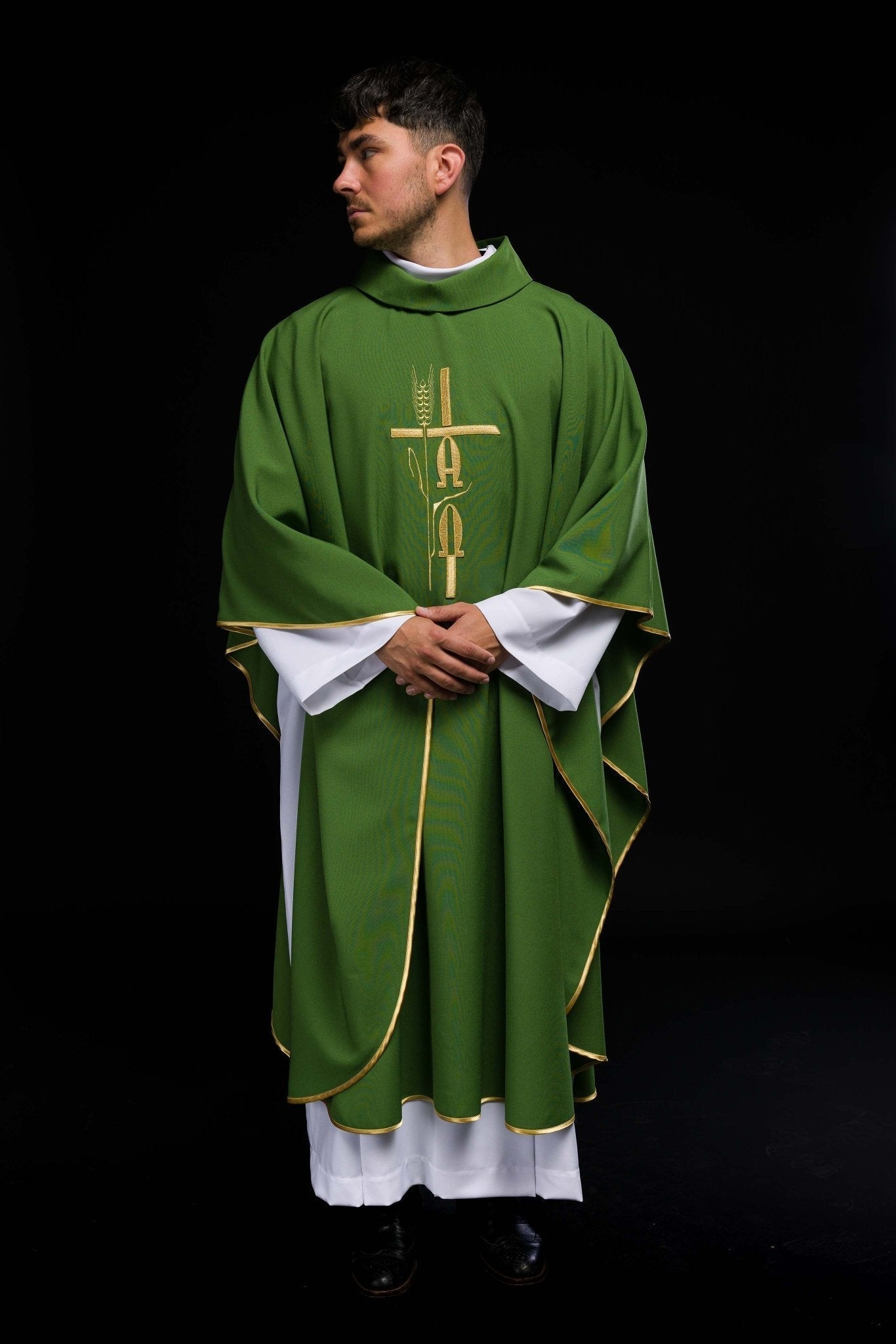 Casula verde com bordado Alfa e Ômega