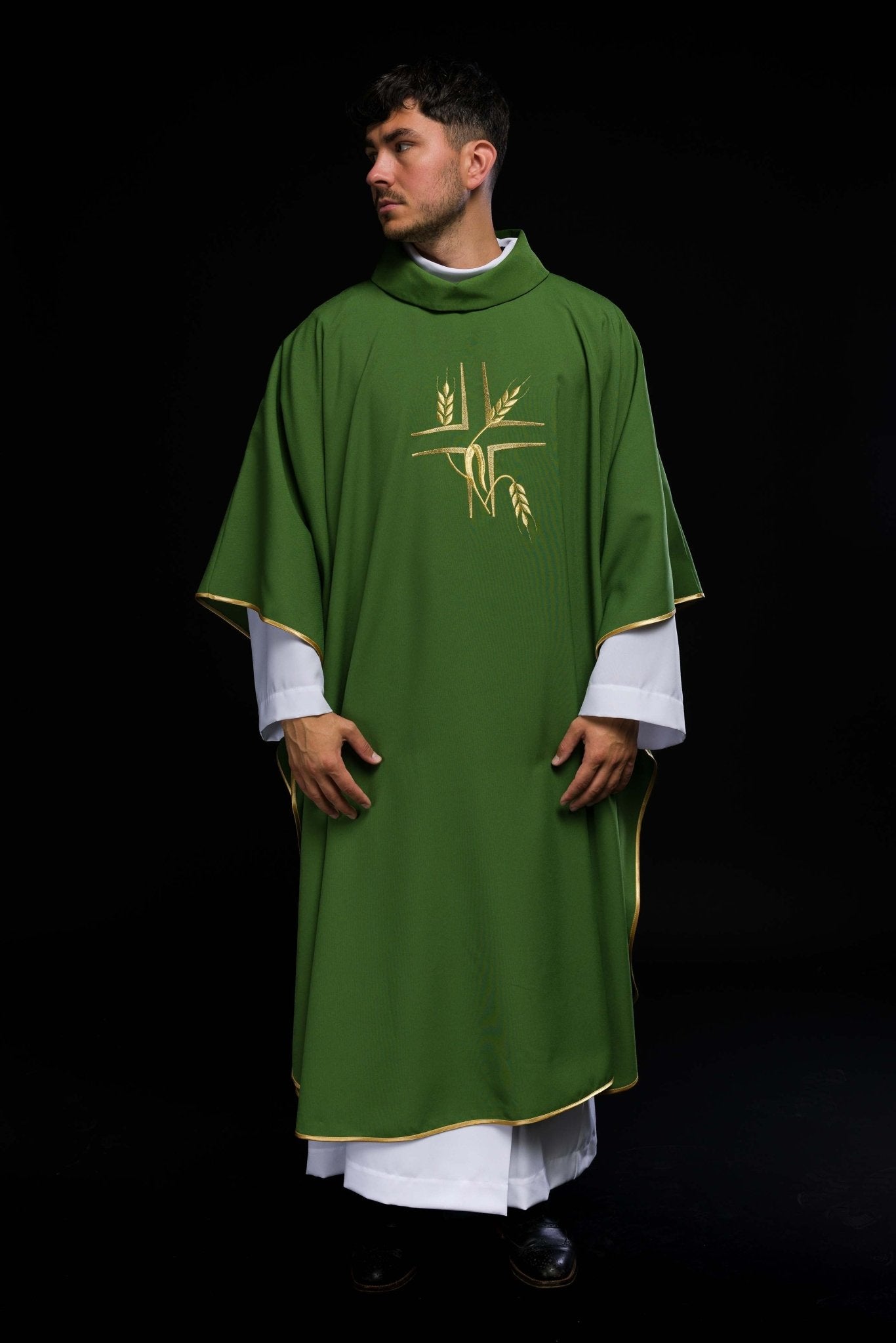 Casula verde com bordado de Cruz e Espigas de Trigo